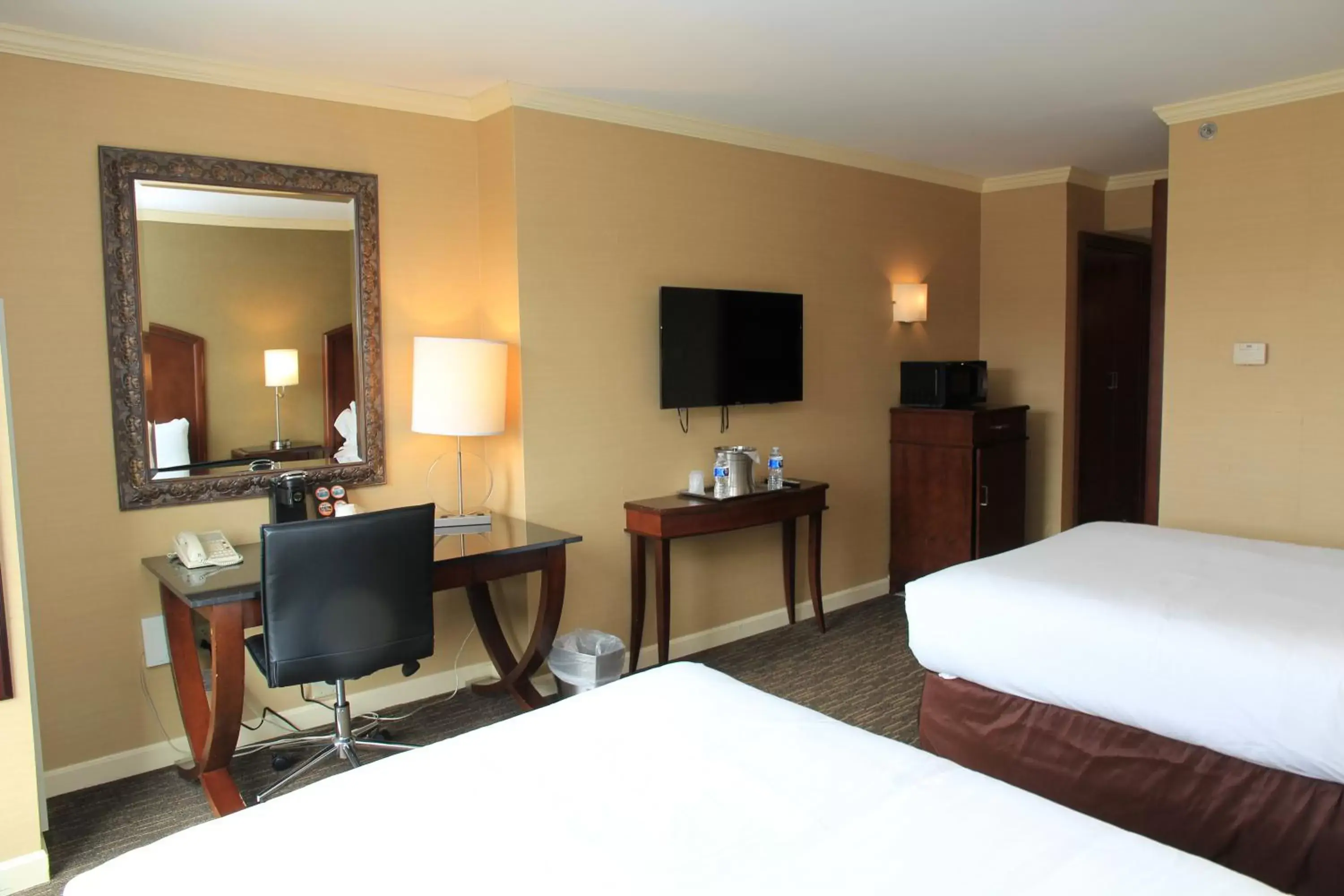 Bedroom, Bed in Wyndham Grand Pittsburgh