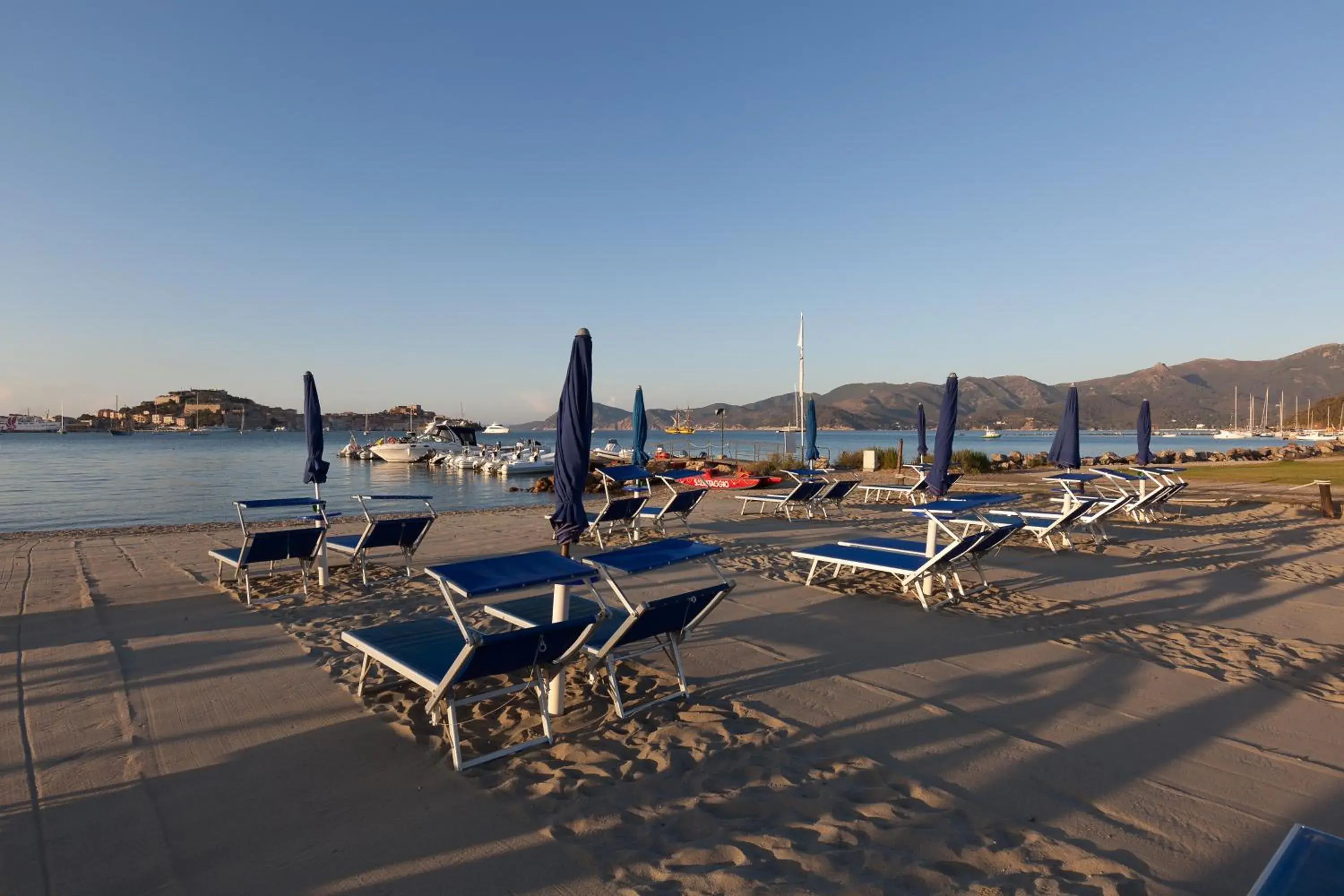 Area and facilities, Beach in Hotel Airone isola d'Elba