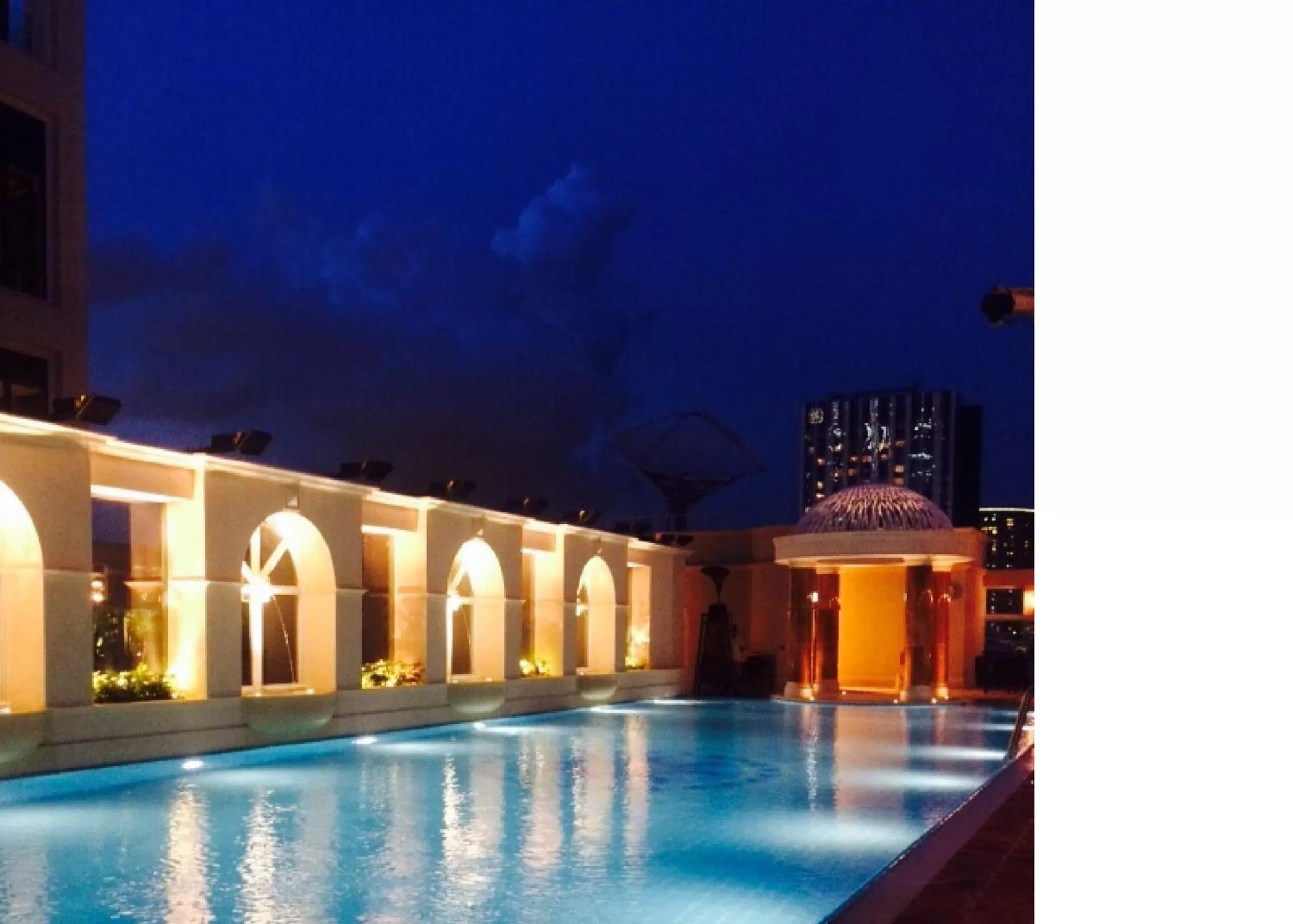 Swimming pool in The Royal Garden