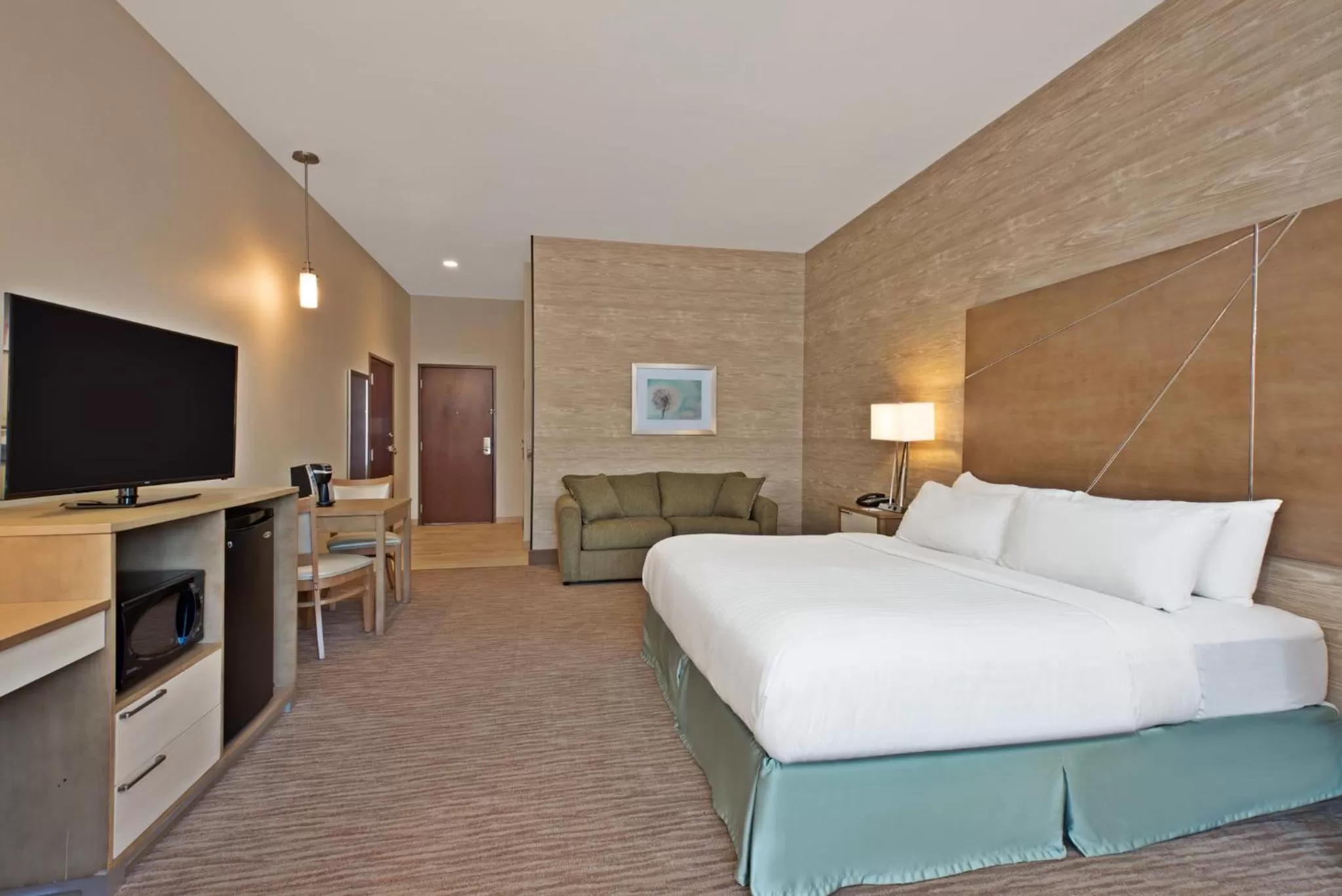 Photo of the whole room, Bed in Holiday Inn Express & Suites New Cumberland by IHG