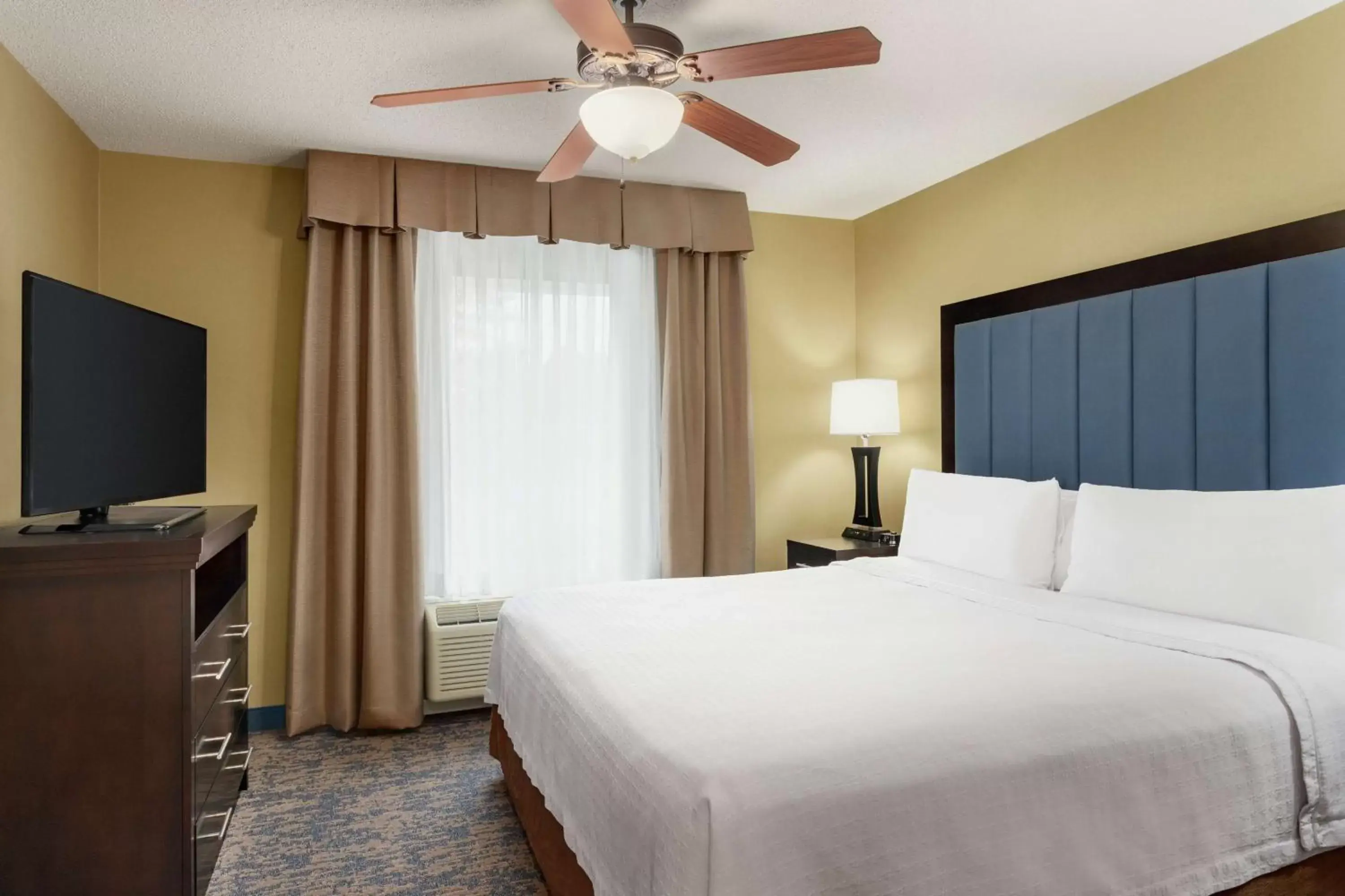 Bedroom, Bed in Homewood Suites by Hilton Fort Smith