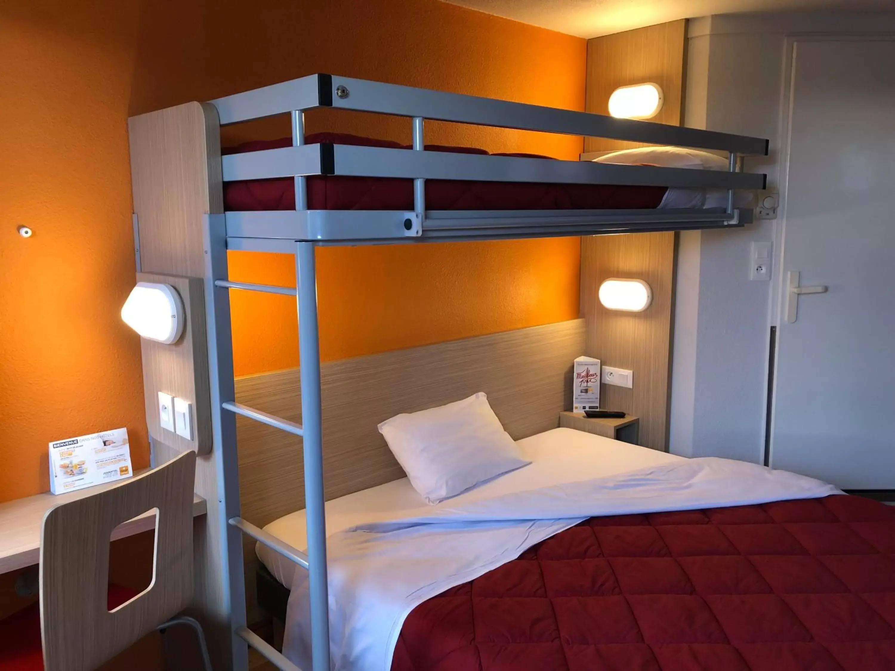 Photo of the whole room, Bunk Bed in Premiere Classe Perpignan Sud