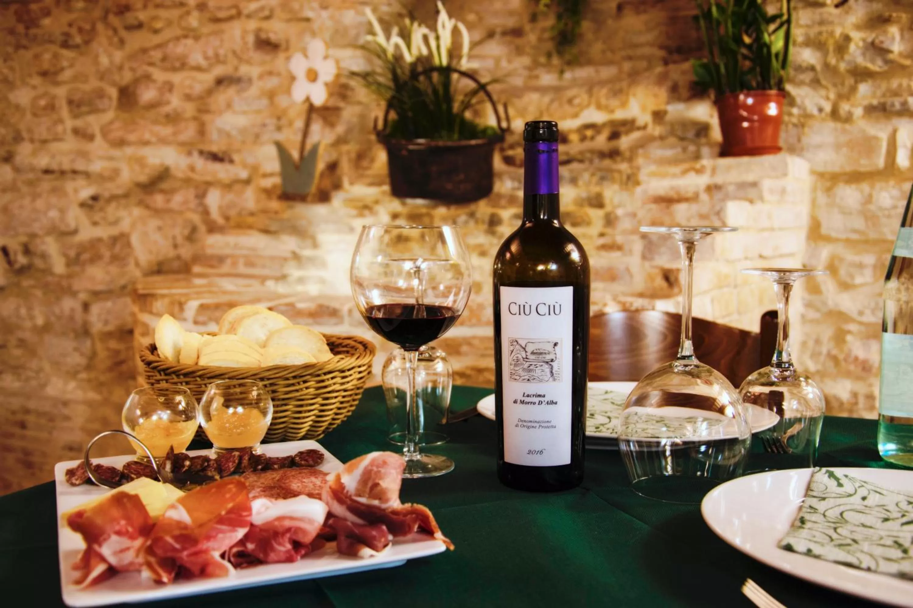 Restaurant/places to eat in Borgo de' Varano by Hotel I Duchi