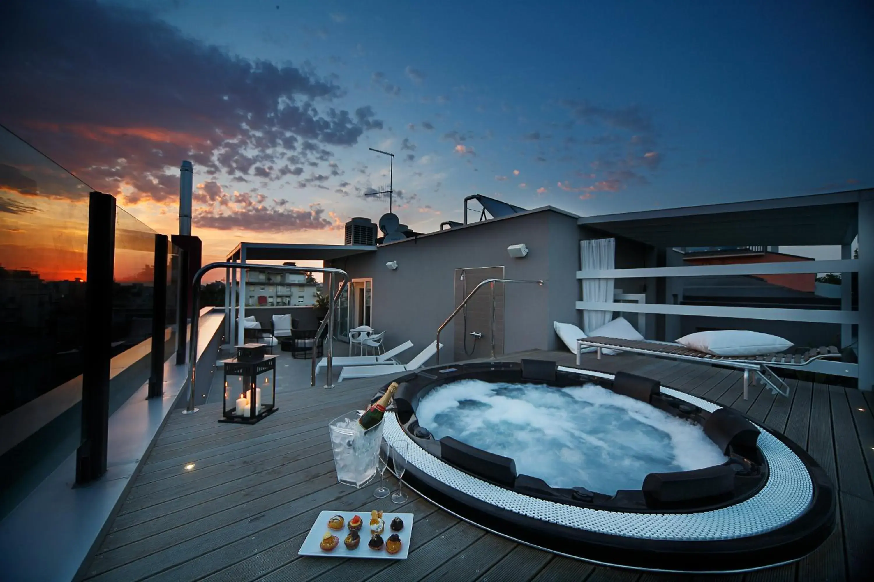 Hot Tub in Q Hotel