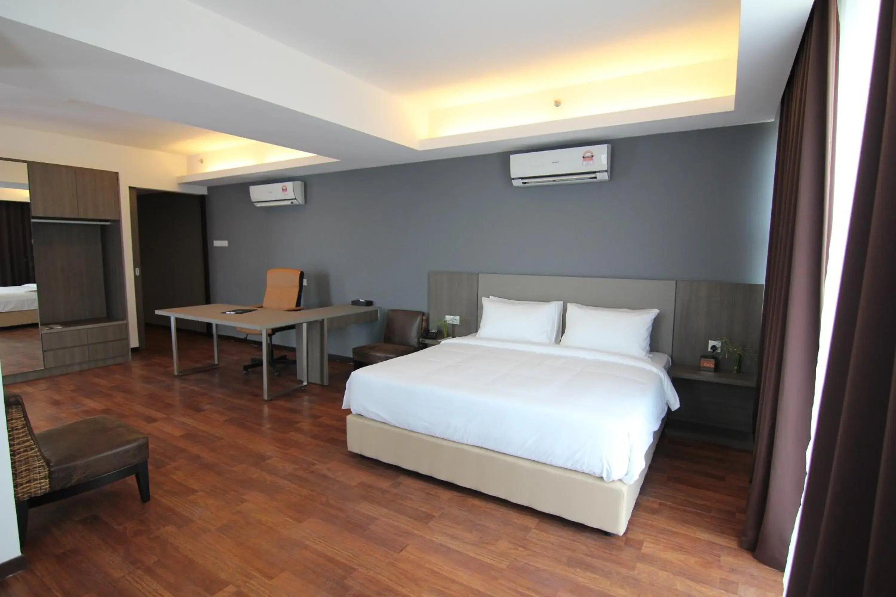 Area and facilities, Bed in Nexus Regency Suites & Hotel
