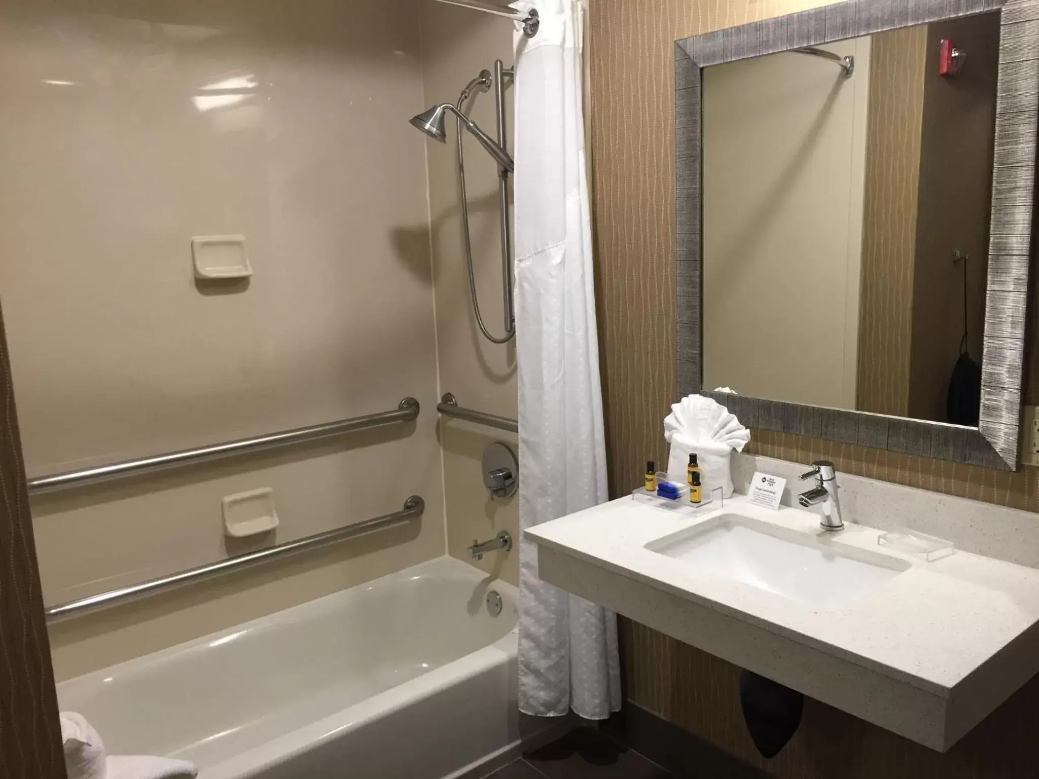 Bathroom in Best Western Plus Portland Airport Hotel & Suites