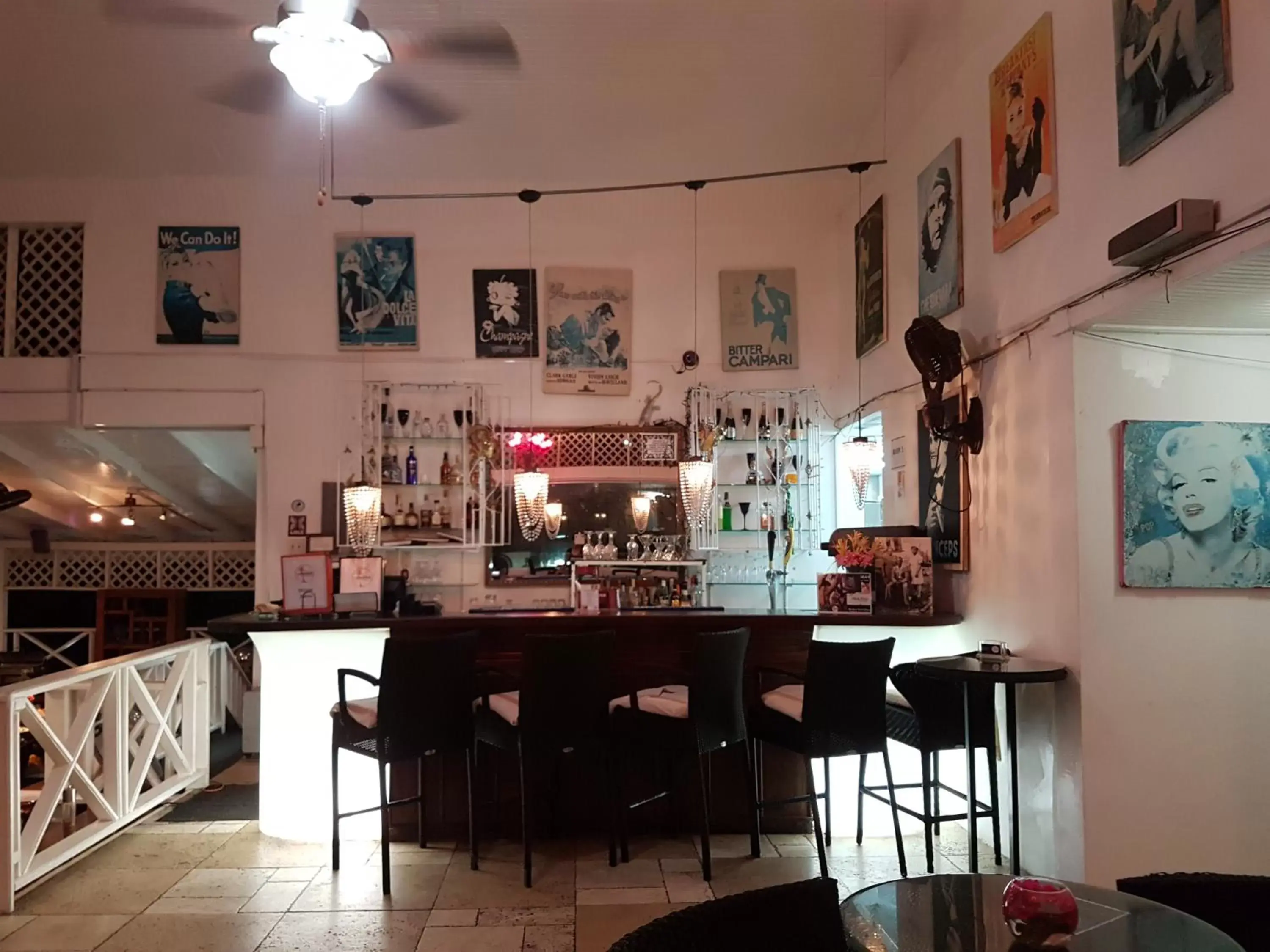 Restaurant/places to eat in Half Moon Blue Hotel Restaurant/places to eat in Half Moon Blue Hotel