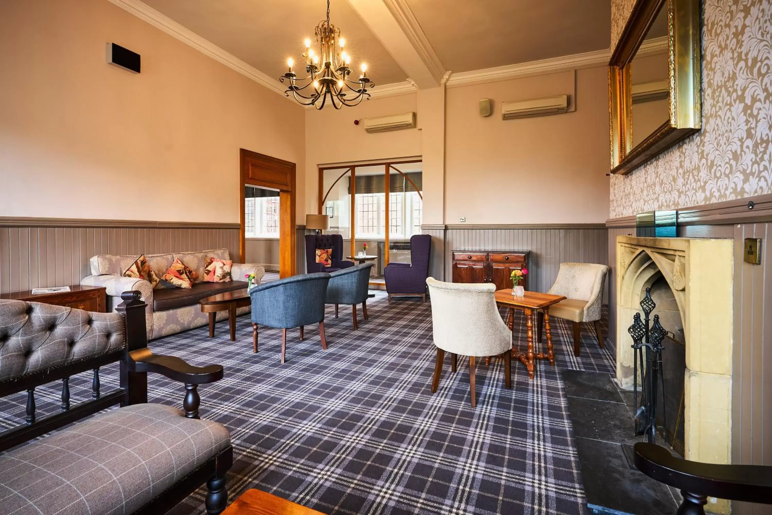 Lounge or bar, Lounge/Bar in Stirling Highland Hotel- Part of the Cairn Collection