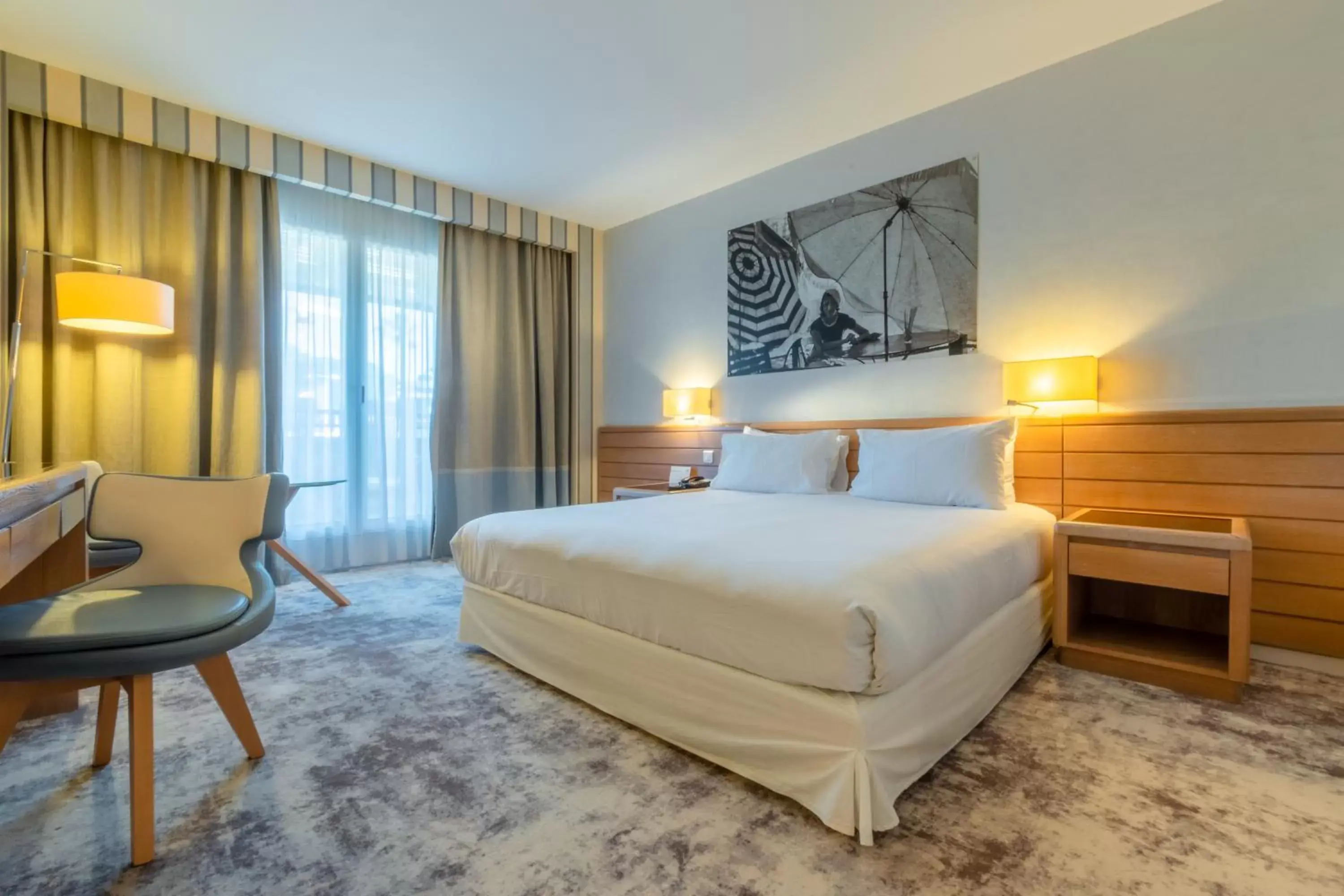 Bed in Holiday Inn Nice - Port St Laurent by IHG Bed in Holiday Inn Nice - Port St Laurent by IHG