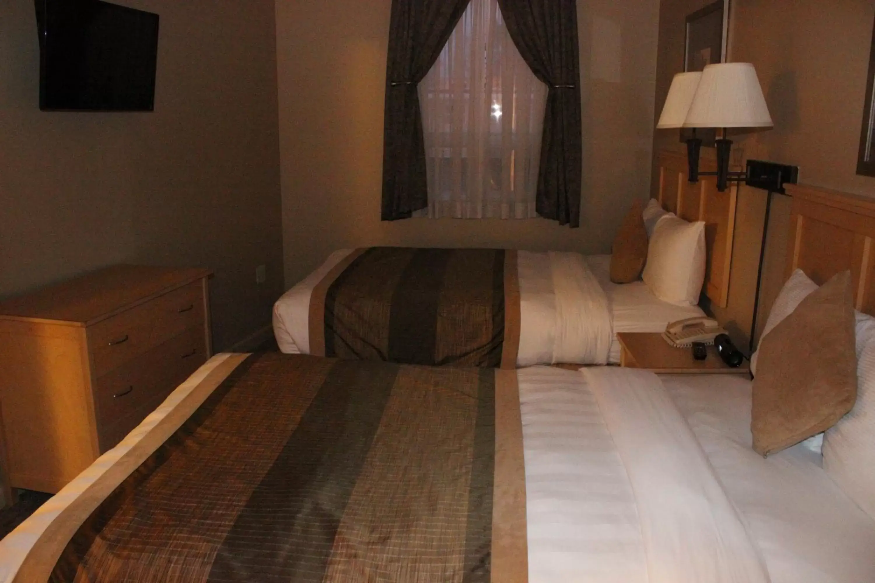 Photo of the whole room, Bed in Clearwater Suite Hotel