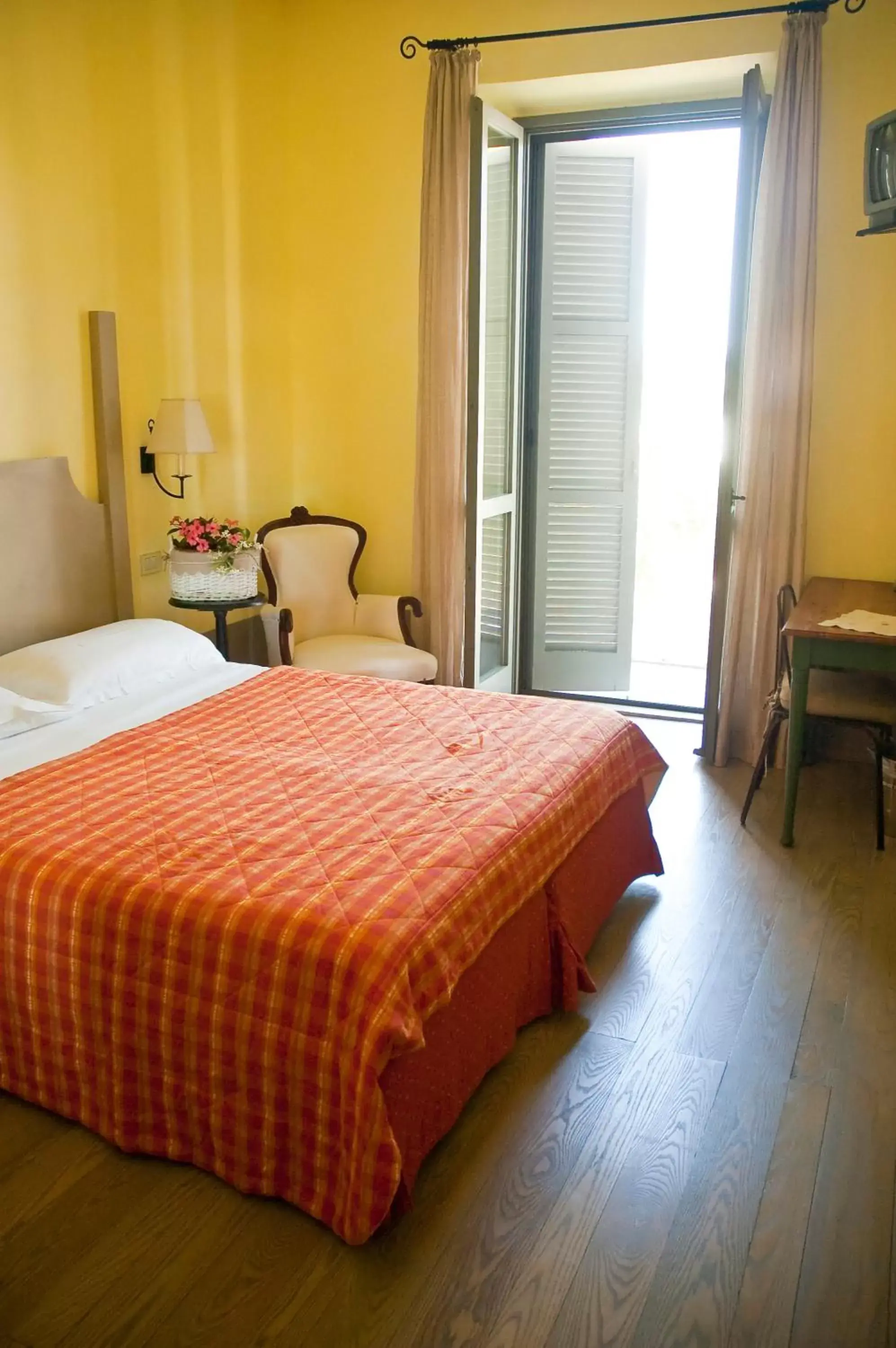 Photo of the whole room, Bed in Locanda Delle Mura Anna De Croy