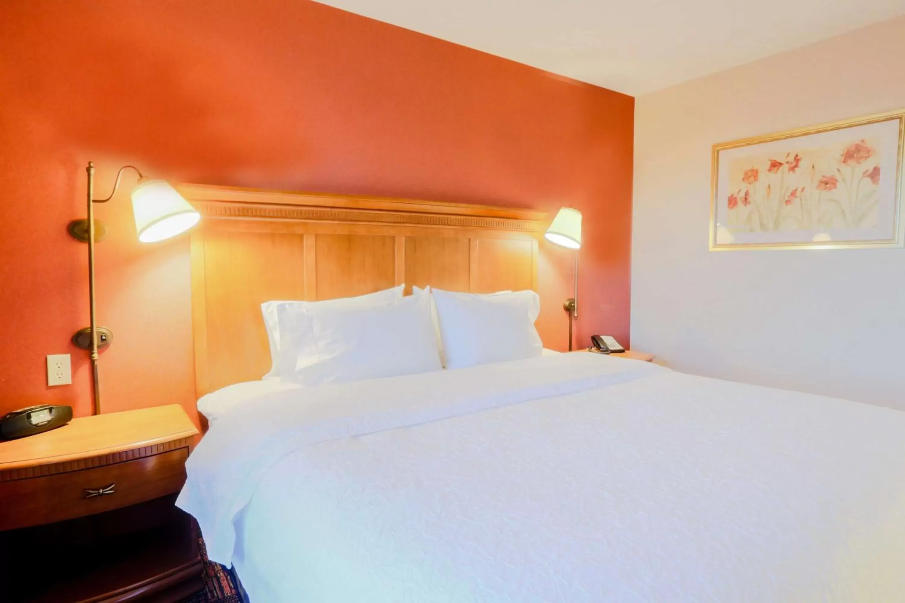 Bed in Hampton Inn & Suites Tomball