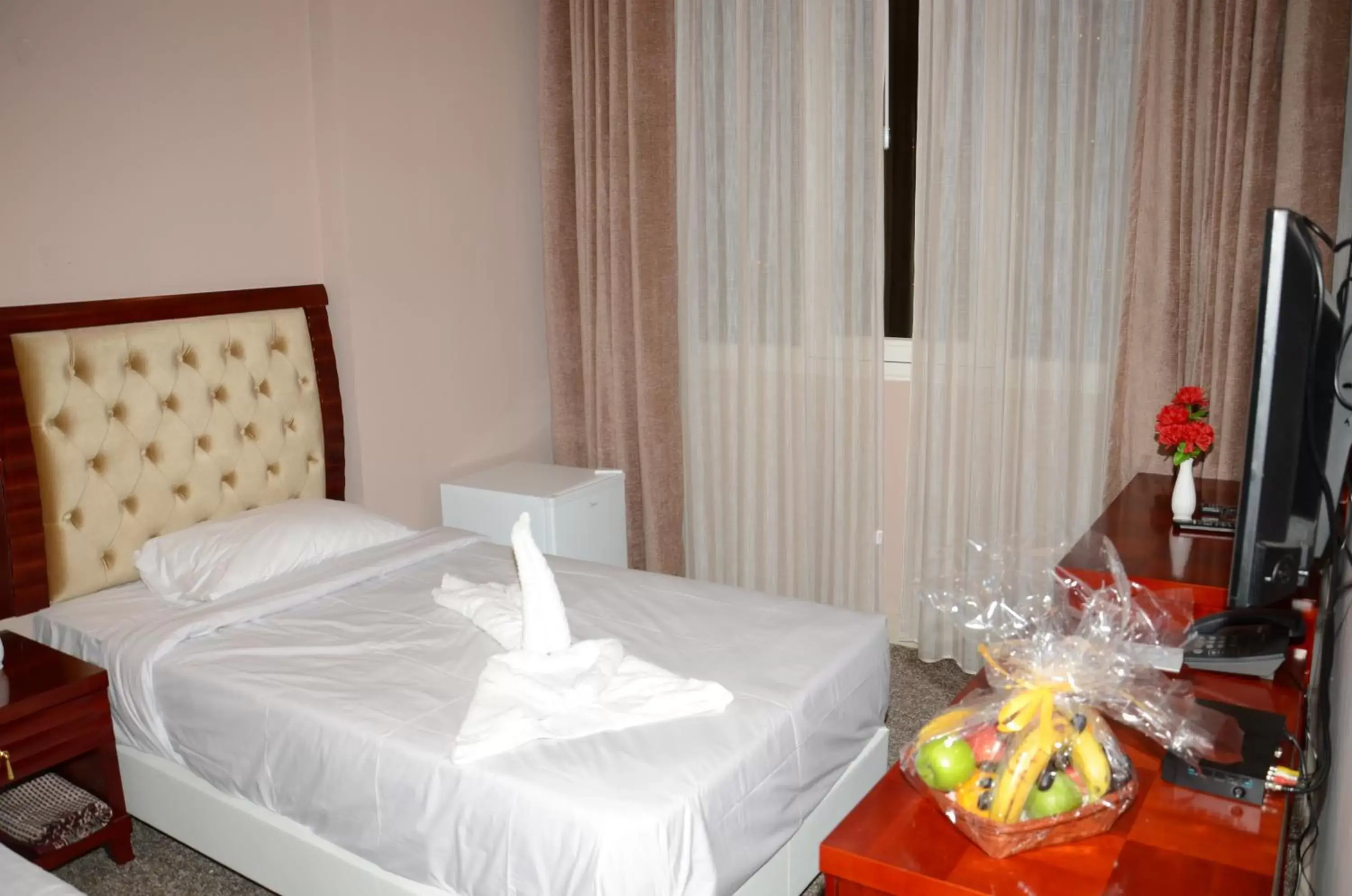 Photo of the whole room, Bed in Continental Inn Hotel Al Farwaniya