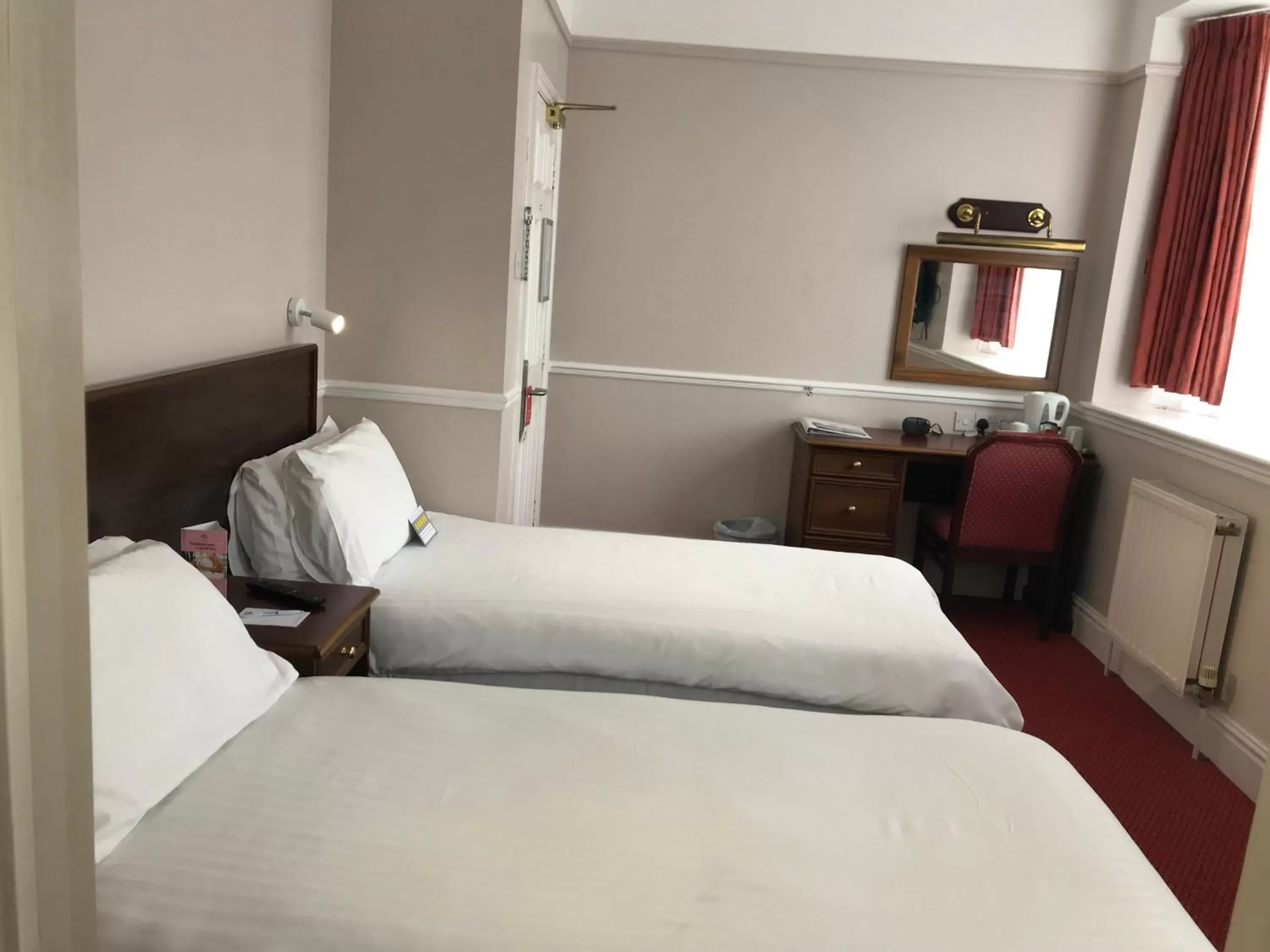 Coffee/tea facilities, Bed in Best Western Hotel Hatfield