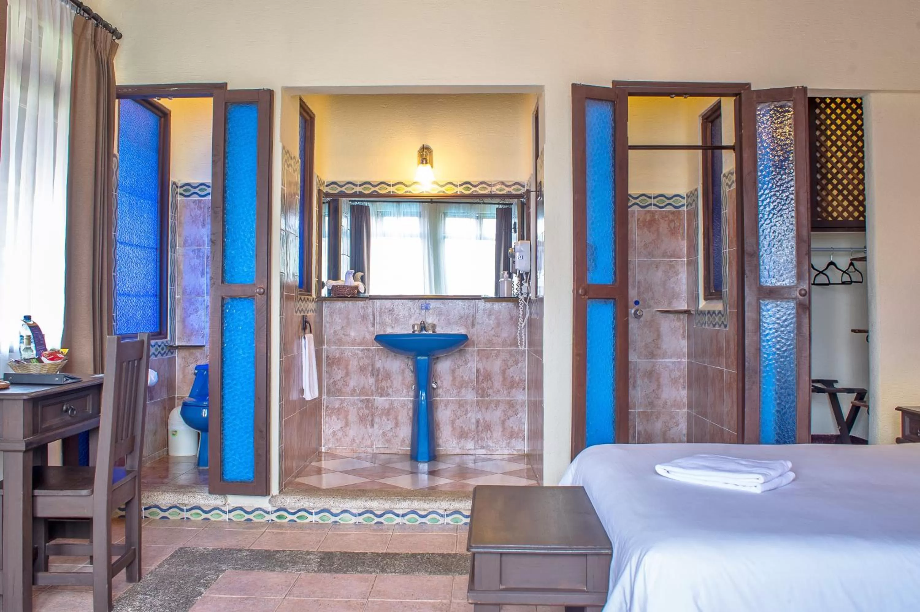 Bathroom, Bed in Hotel Casa del Parque by AHS