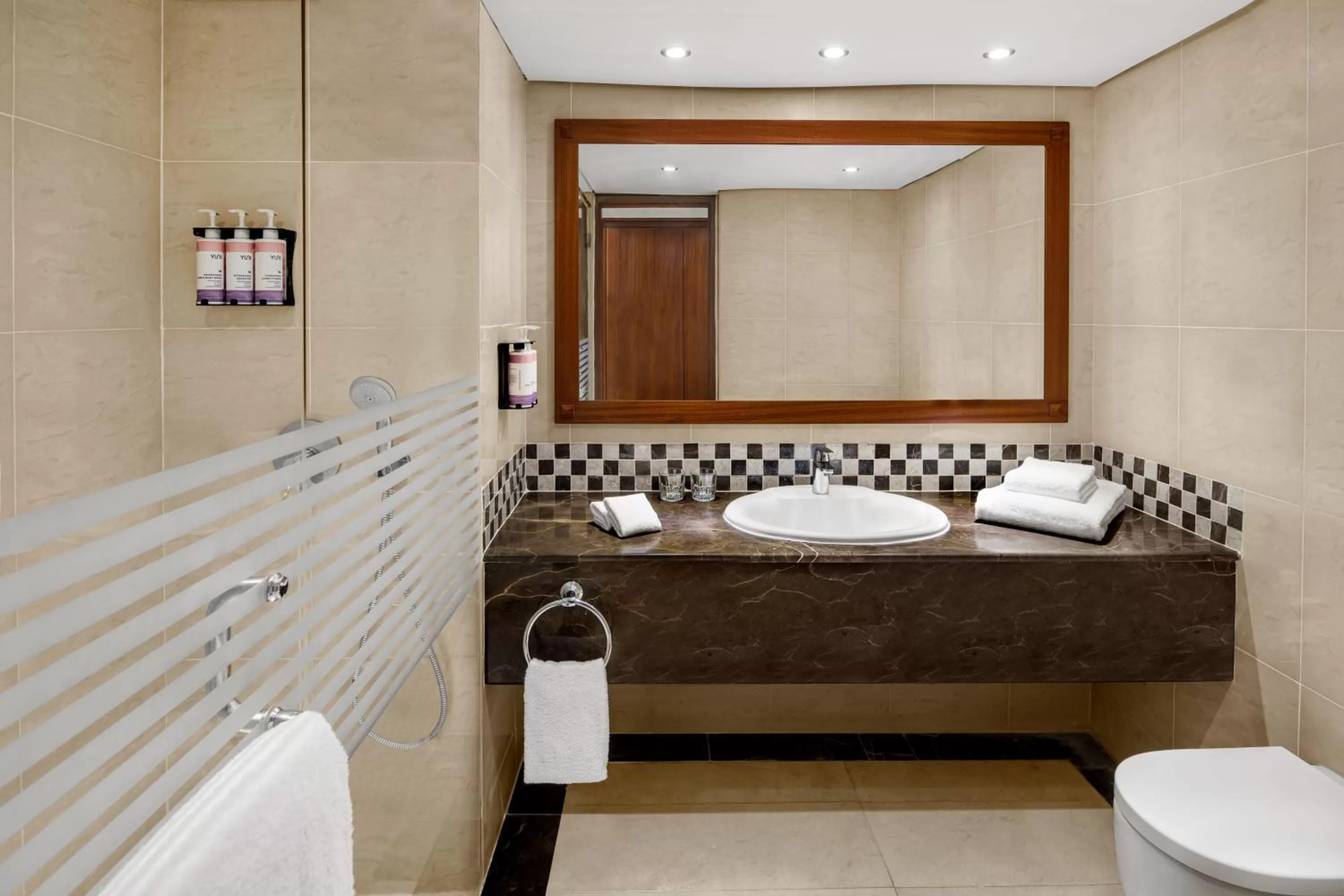 Bathroom in Mövenpick Hotel Karachi