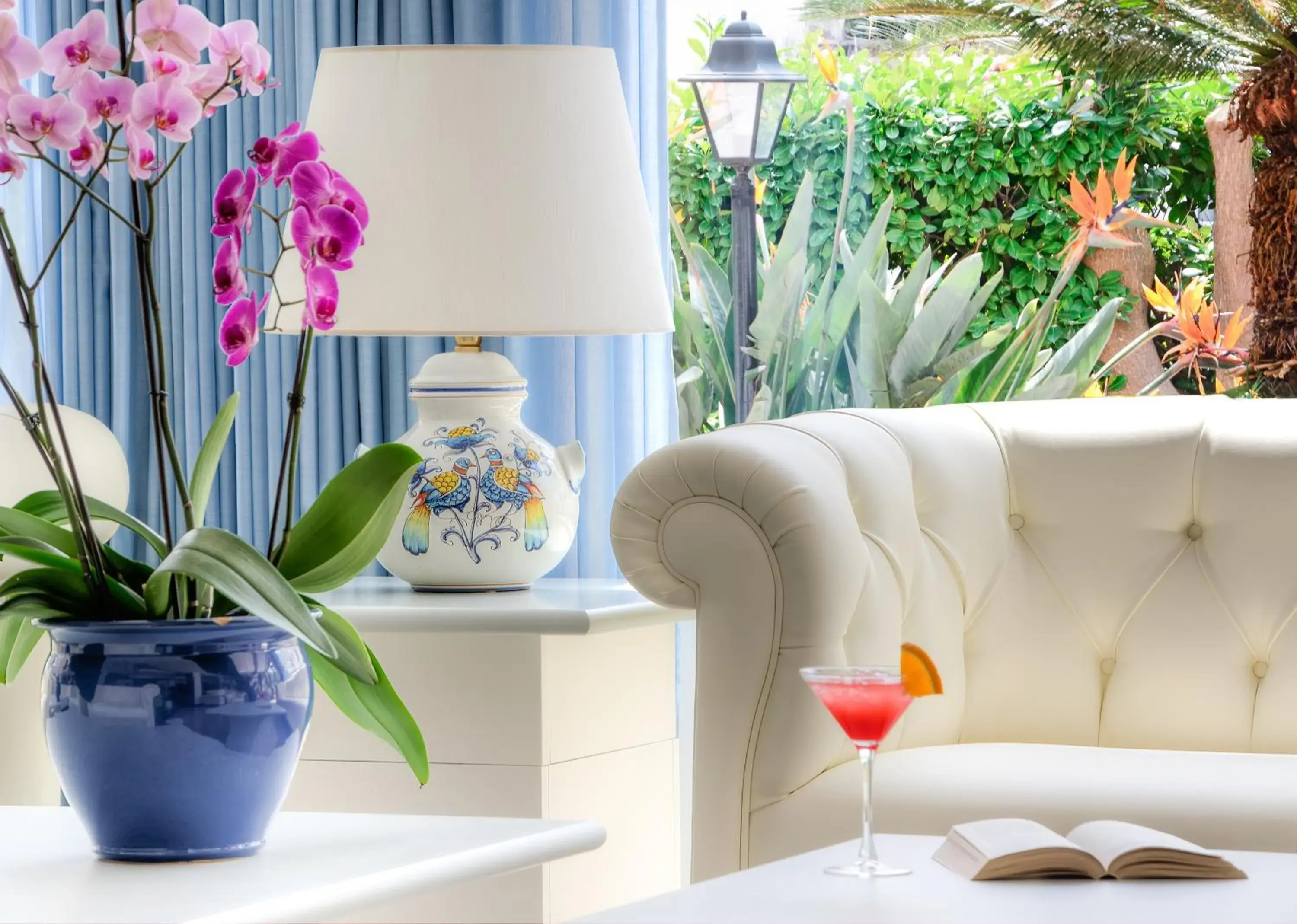 Lounge or bar in Hotel Caravel Lounge or bar in Hotel Caravel