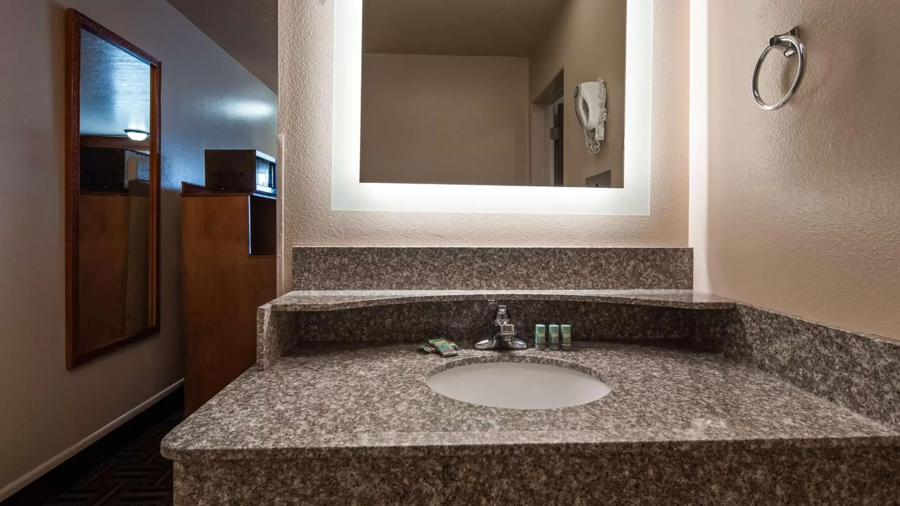 Bathroom in Best Western Paradise Inn