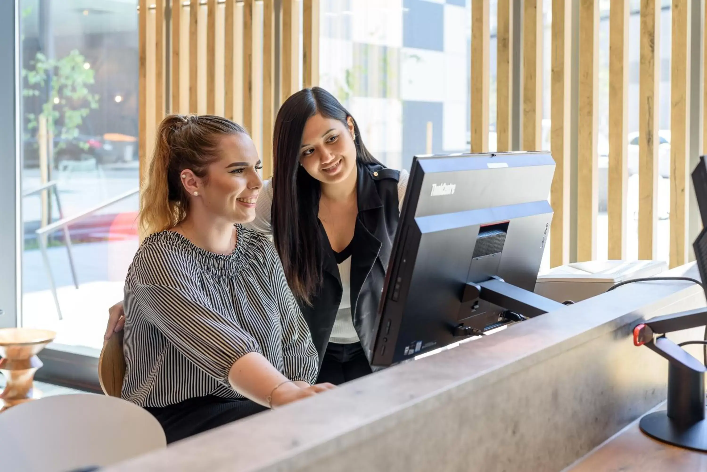 Lobby or reception in ibis Wien Hauptbahnhof