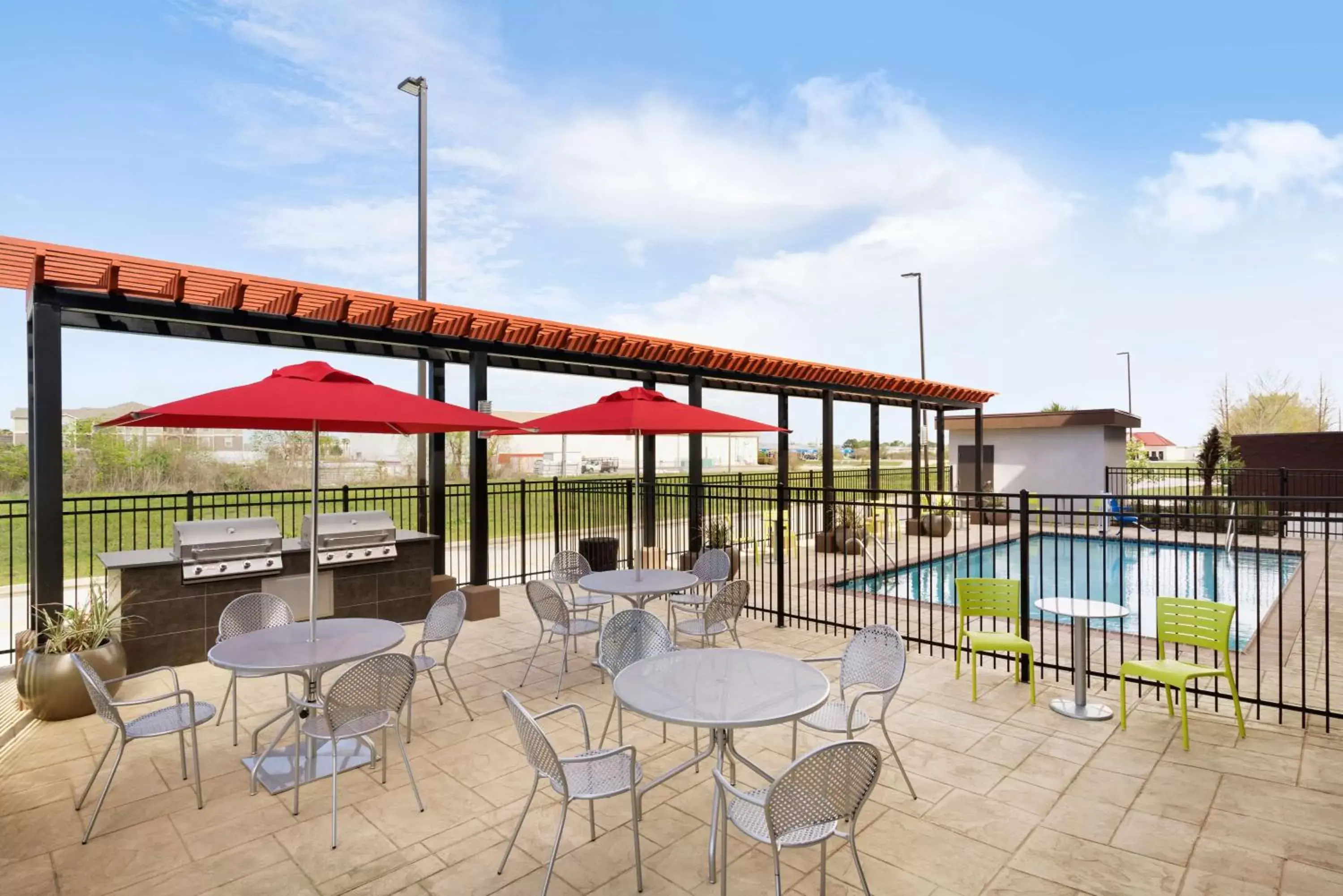 Patio, Swimming Pool in Home2 Suites By Hilton Baton Rouge