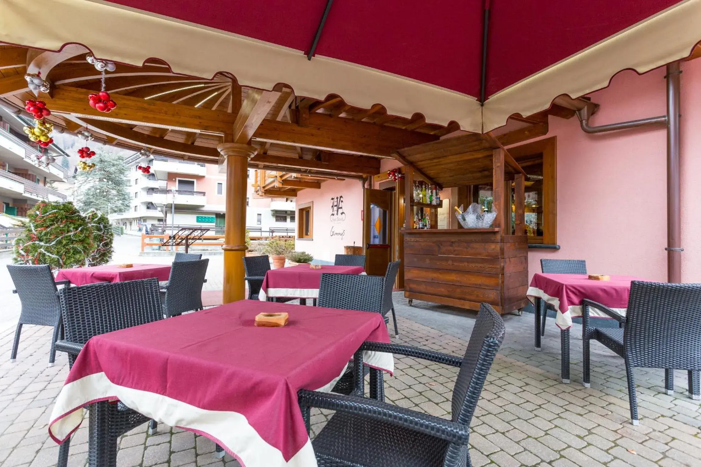 Property building, Restaurant/Places to Eat in Hotel Arisch