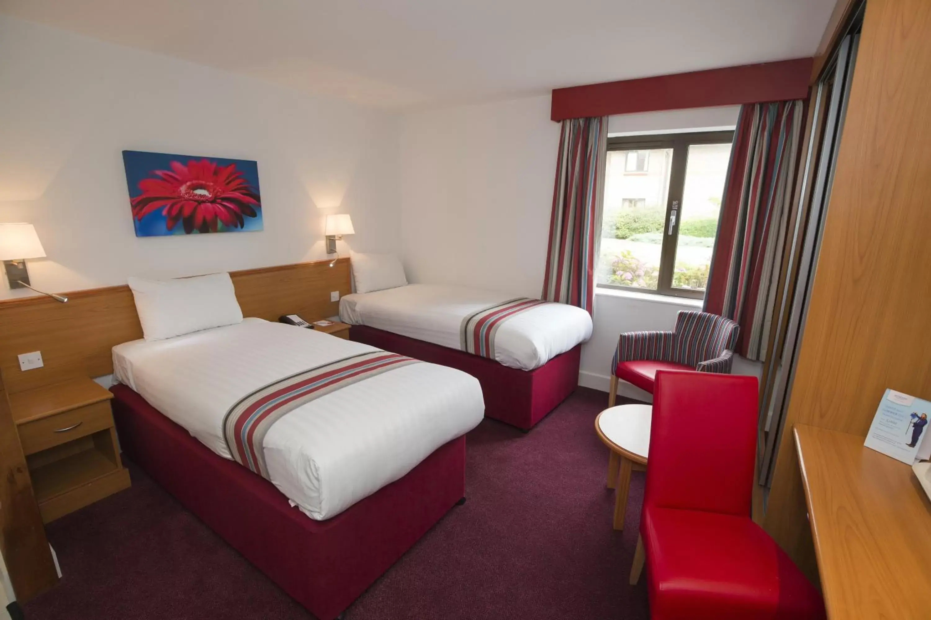 Photo of the whole room, Bed in Ramada Cambridge Photo of the whole room, Bed in Ramada Cambridge
