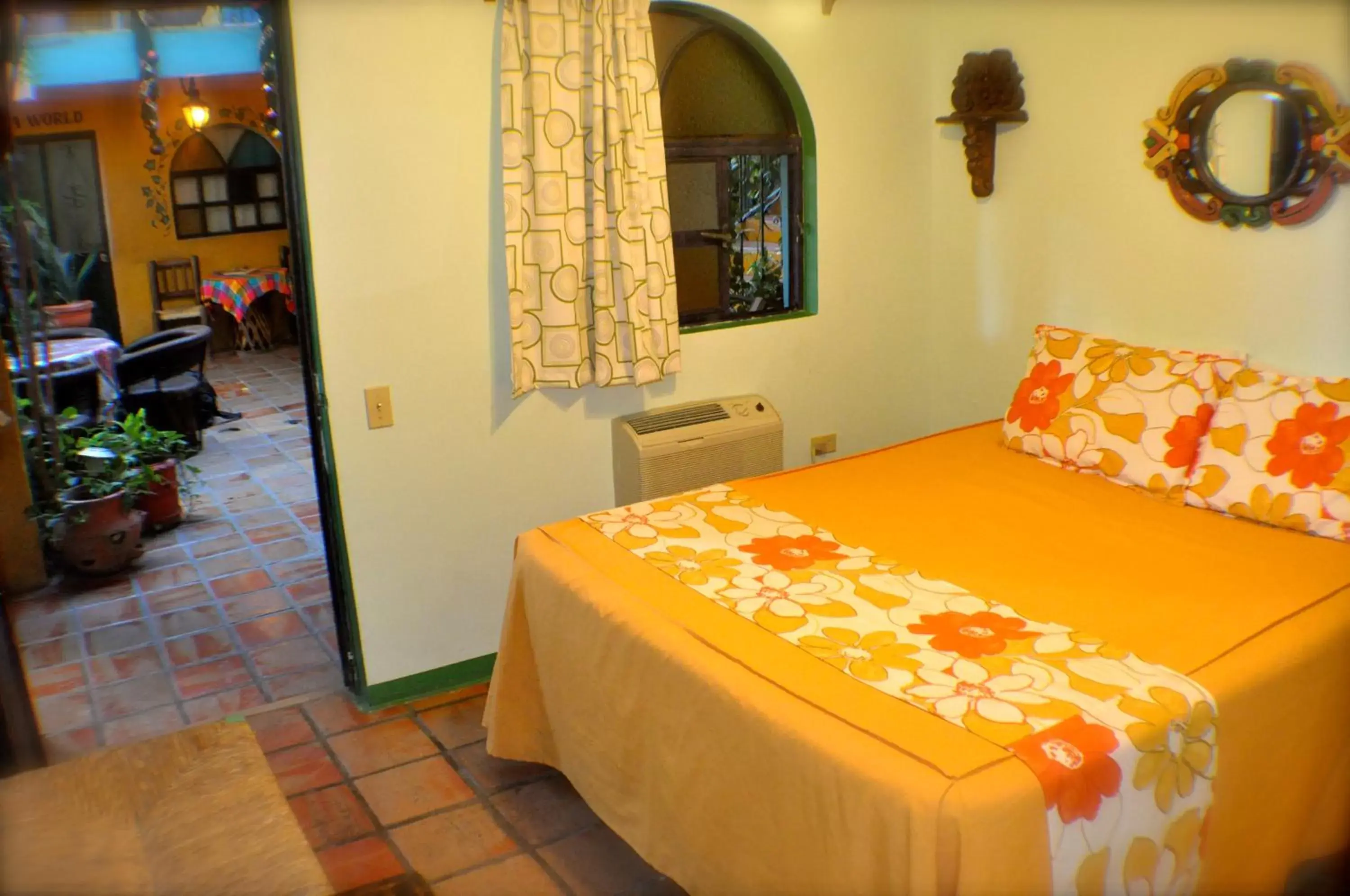 Photo of the whole room, Bed in Cabo Inn