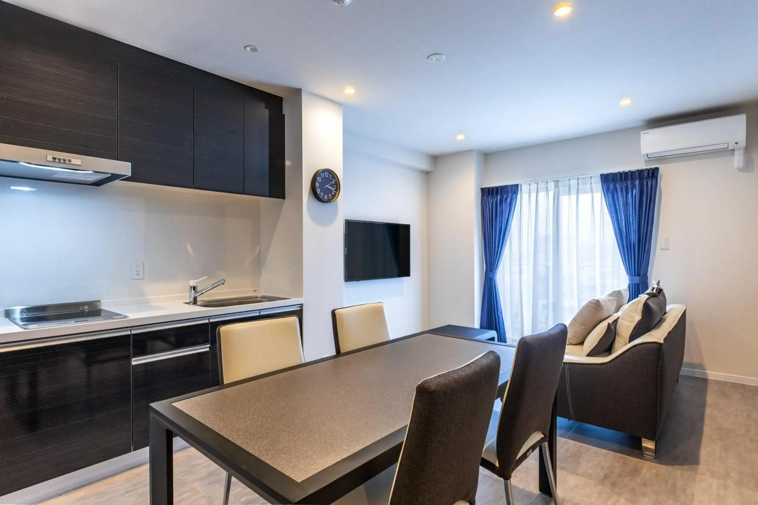 Dining area, Kitchen/Kitchenette in LAPIN MIHAMA Residence Hotel