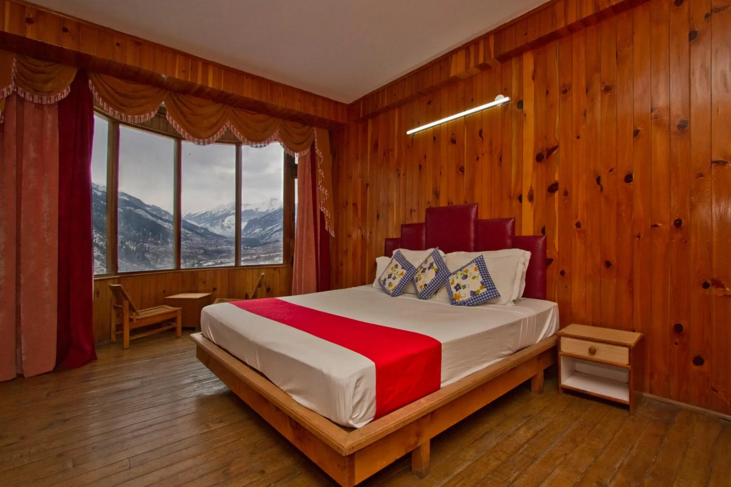 Photo of the whole room, Bed in Sarthak Resorts-Reside in Nature with Best View, 9 kms from Mall Road Manali