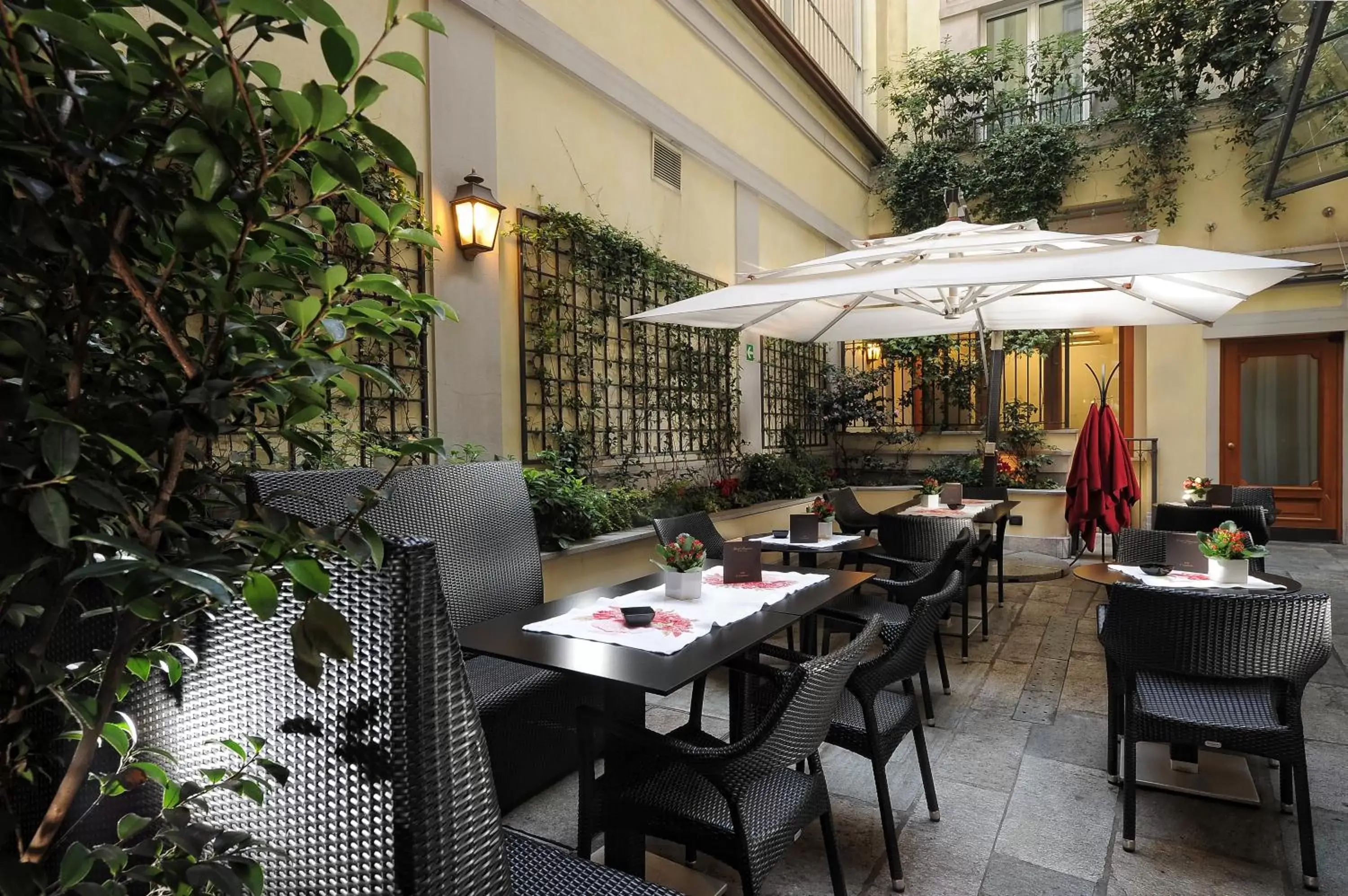 Balcony/Terrace, Restaurant/Places to Eat in Hotel Manzoni