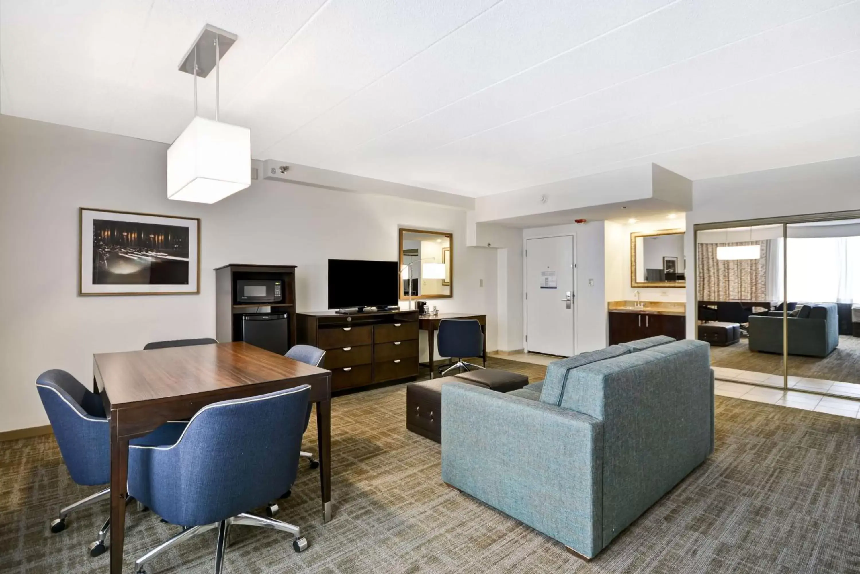 Bedroom, Seating Area in Hampton Inn Chicago-Naperville