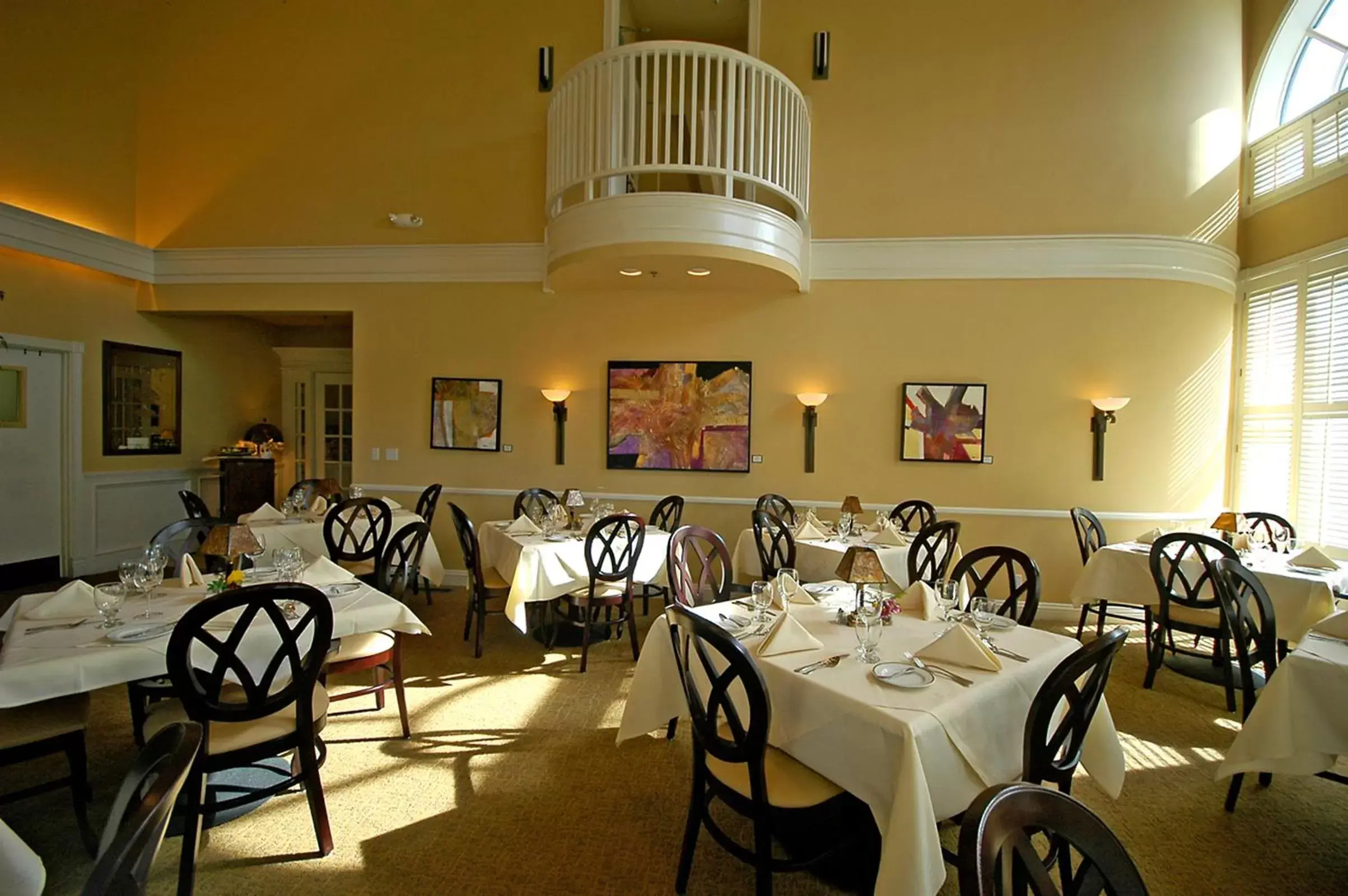 Restaurant/Places to Eat in Majestic Inn and Spa