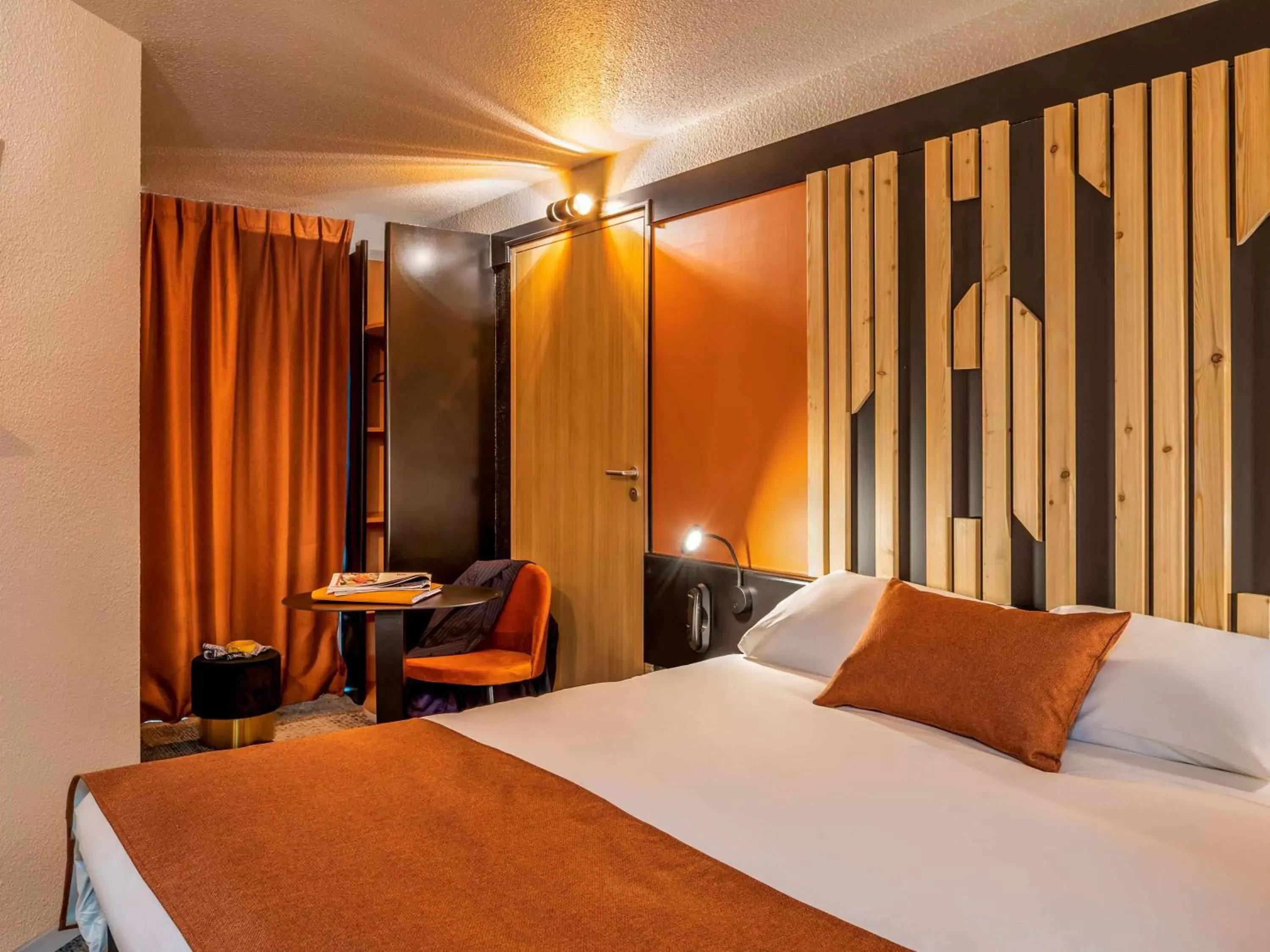 Photo of the whole room in ibis Styles Boulogne sur Mer Centre Cathédrale