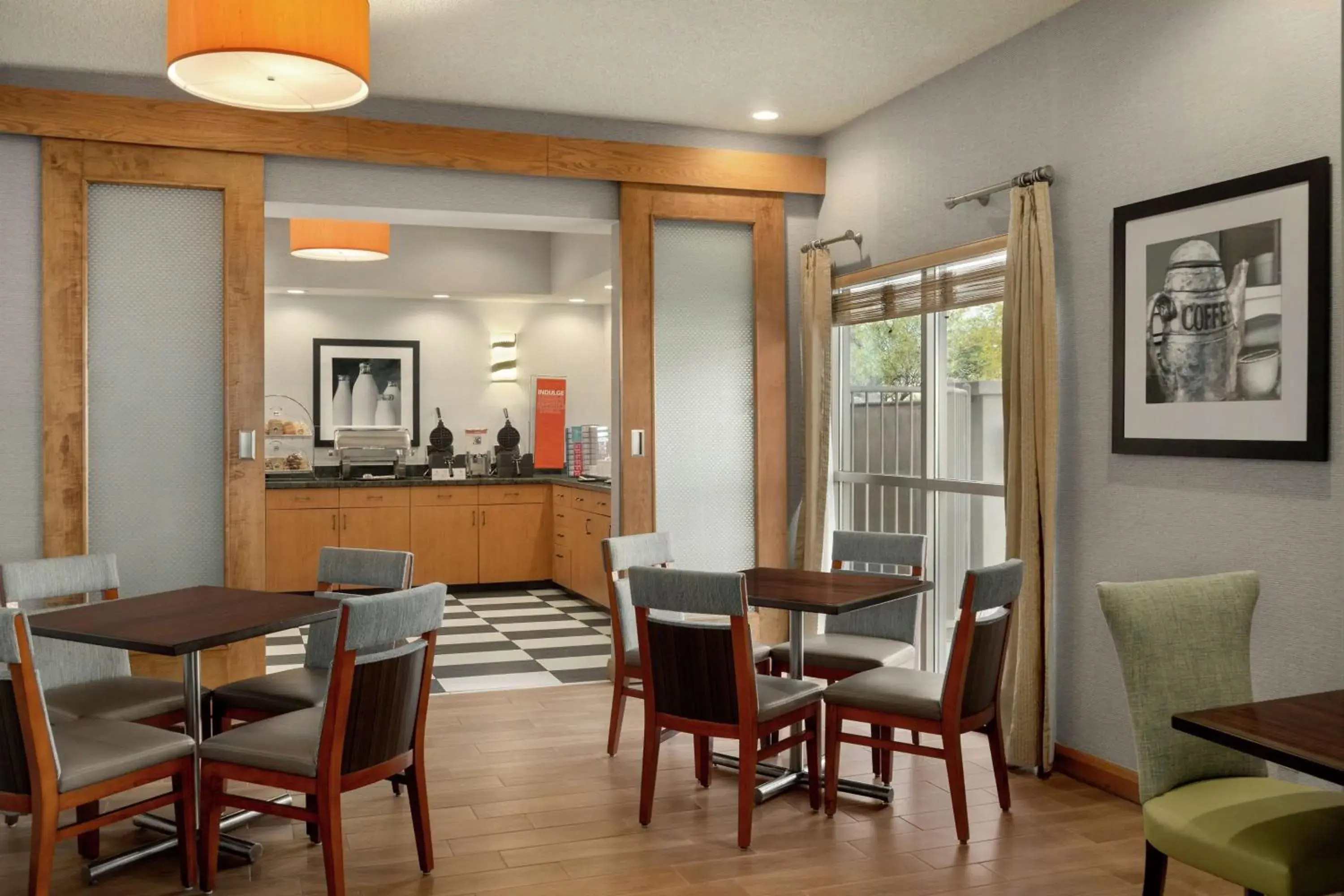 Dining area, Restaurant/Places to Eat in Hampton Inn By Hilton Phoenix-Midtown (Downtown Area)