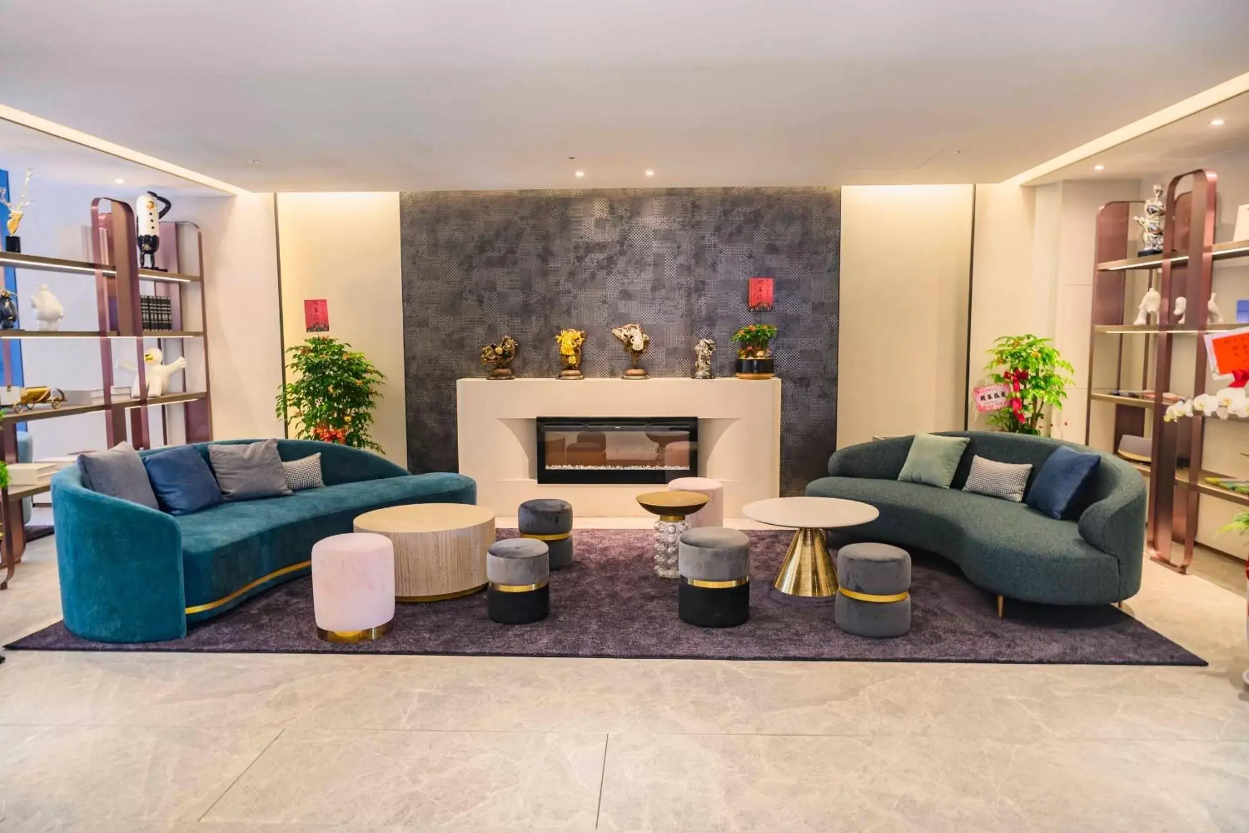 Living room, Lobby/Reception in Tenz Go Hotel