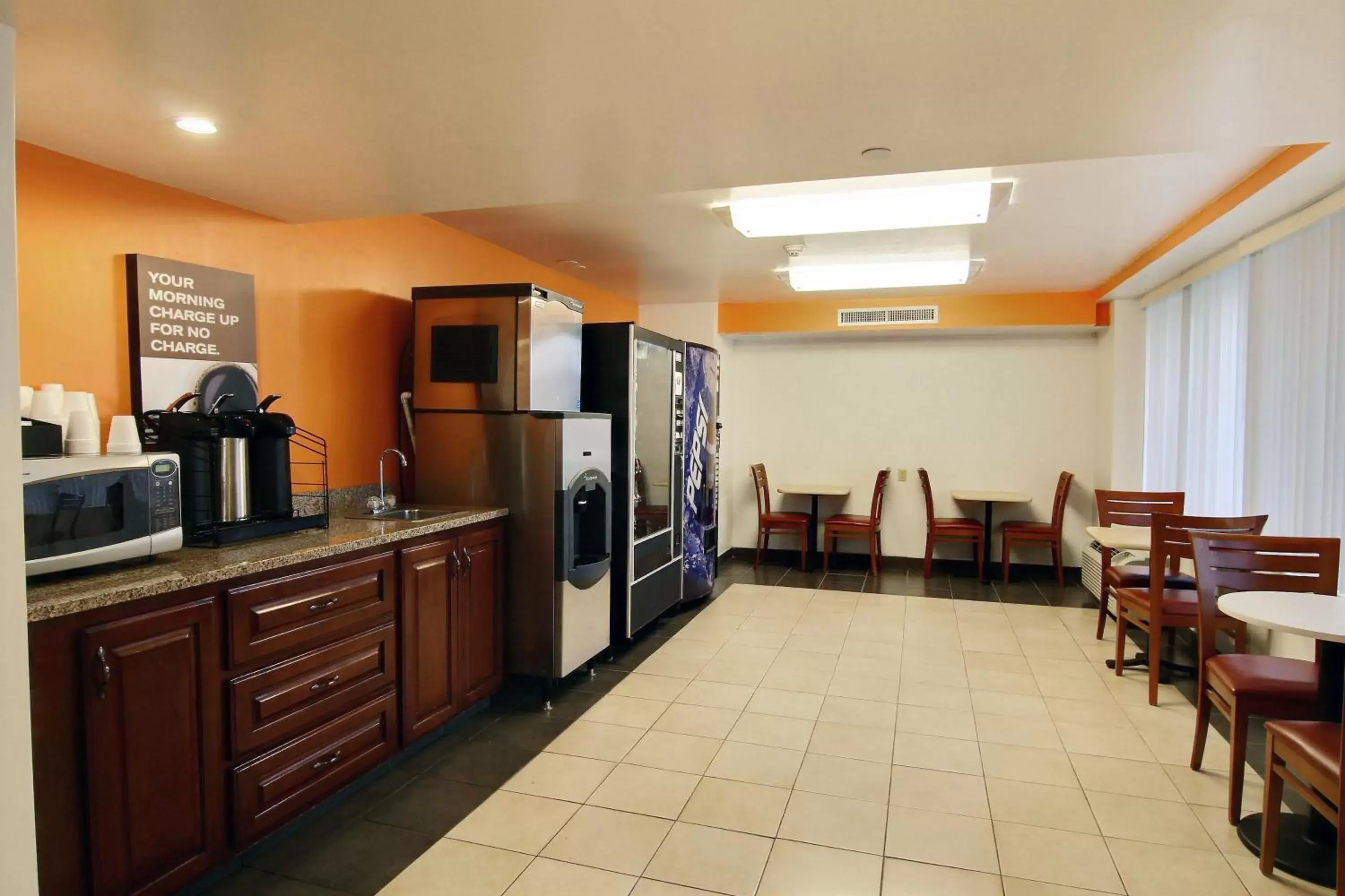 Lounge or bar, Restaurant/Places to Eat in Motel 6-Willoughby, OH - Cleveland