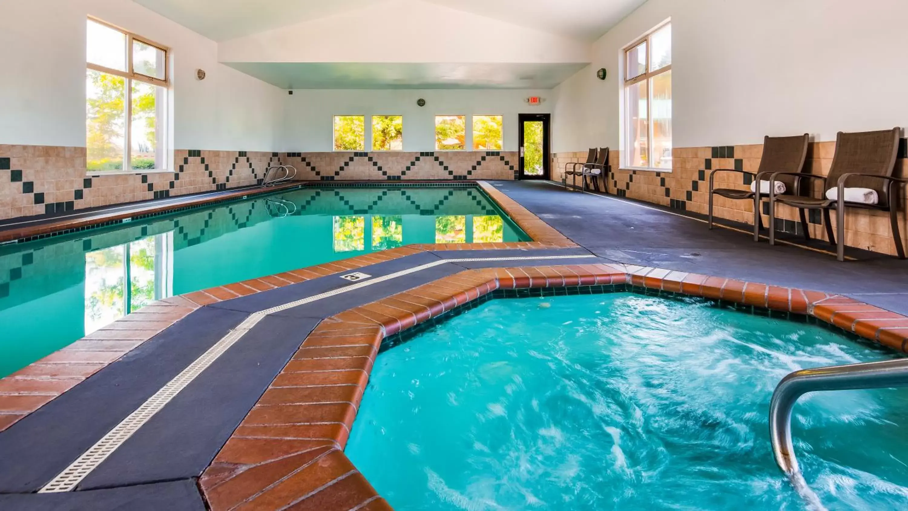 Swimming Pool in BEST WESTERN PLUS Hartford Lodge