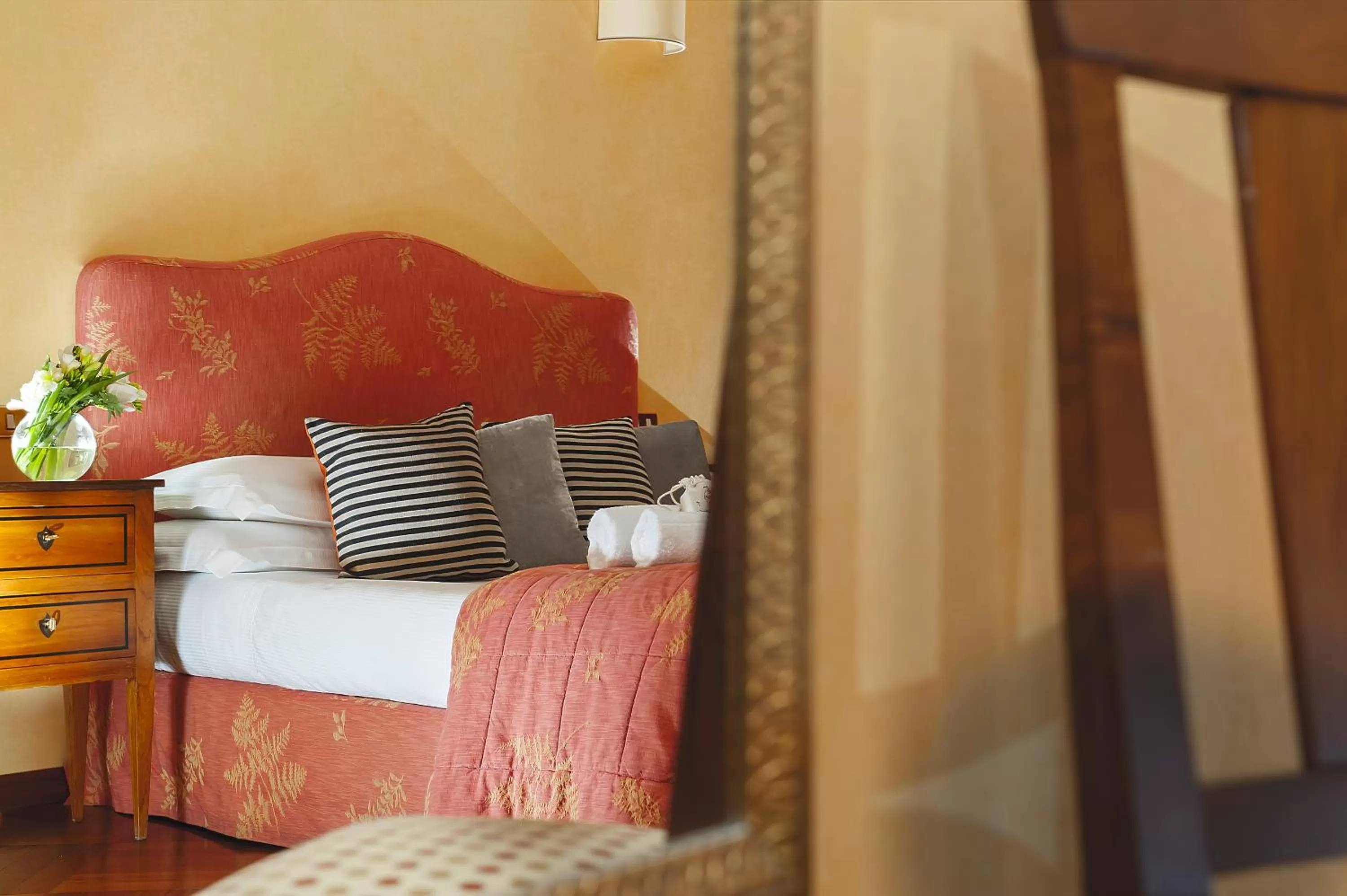 Bedroom, Bed in All'Orologio