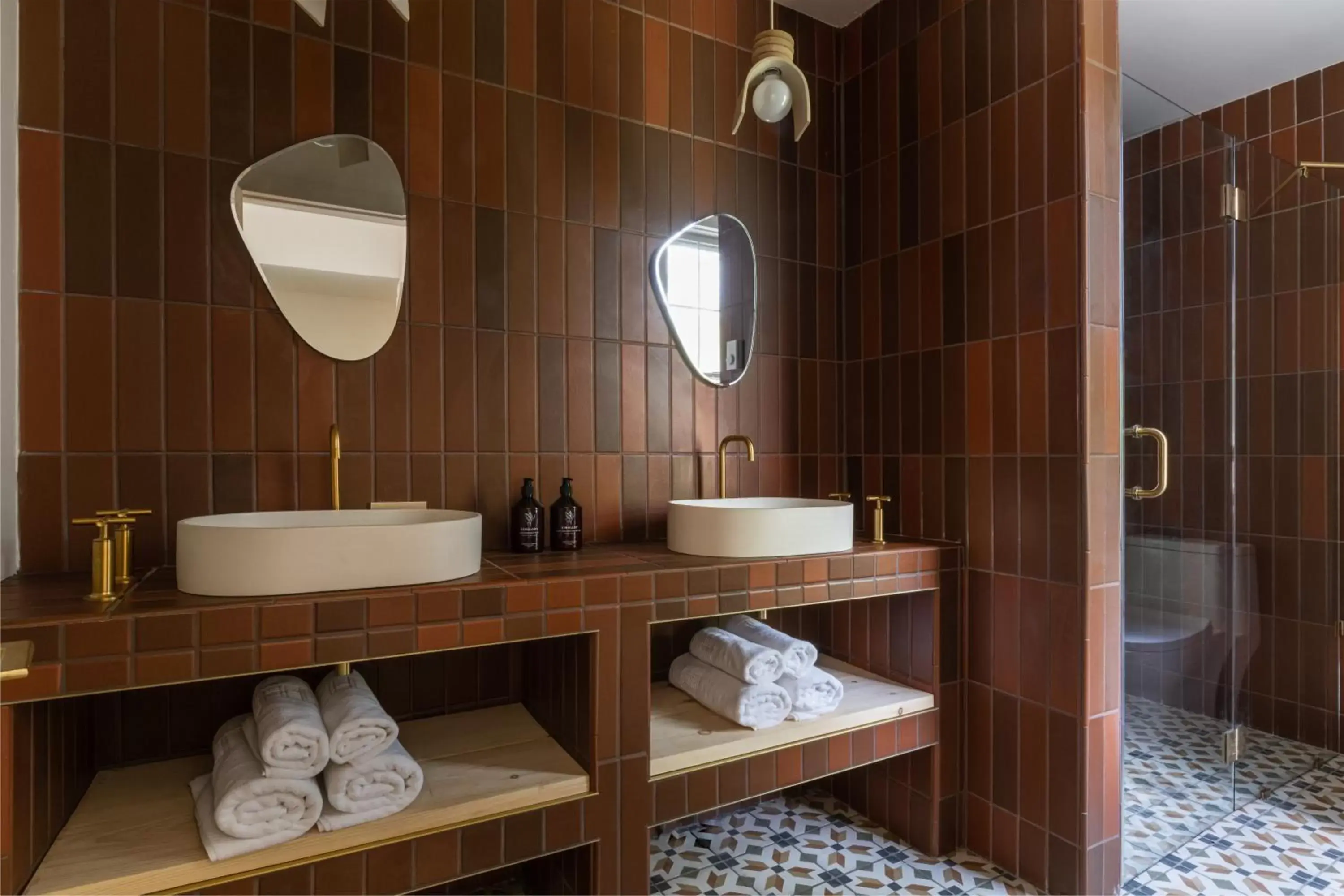 Shower, Bathroom in Eastwind Hotel Lake Placid