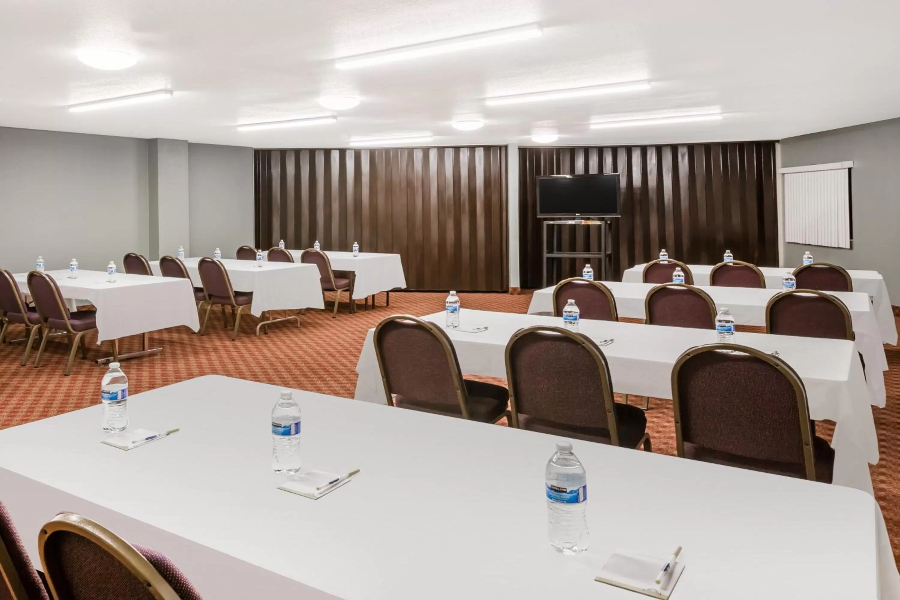 Meeting/conference room in Days Inn by Wyndham Clive - West Des Moines