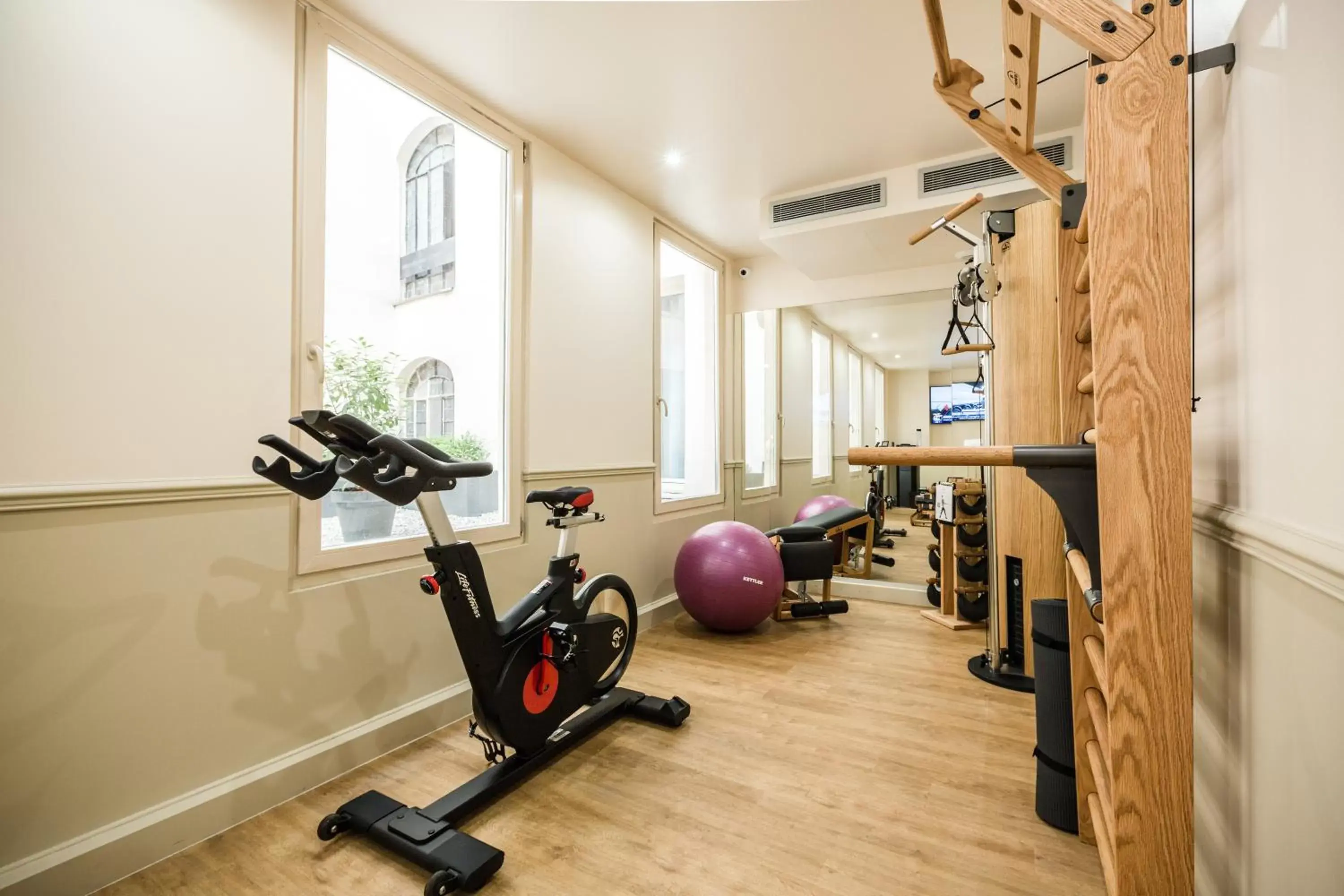 Fitness centre/facilities in Hotel Park Lane Paris