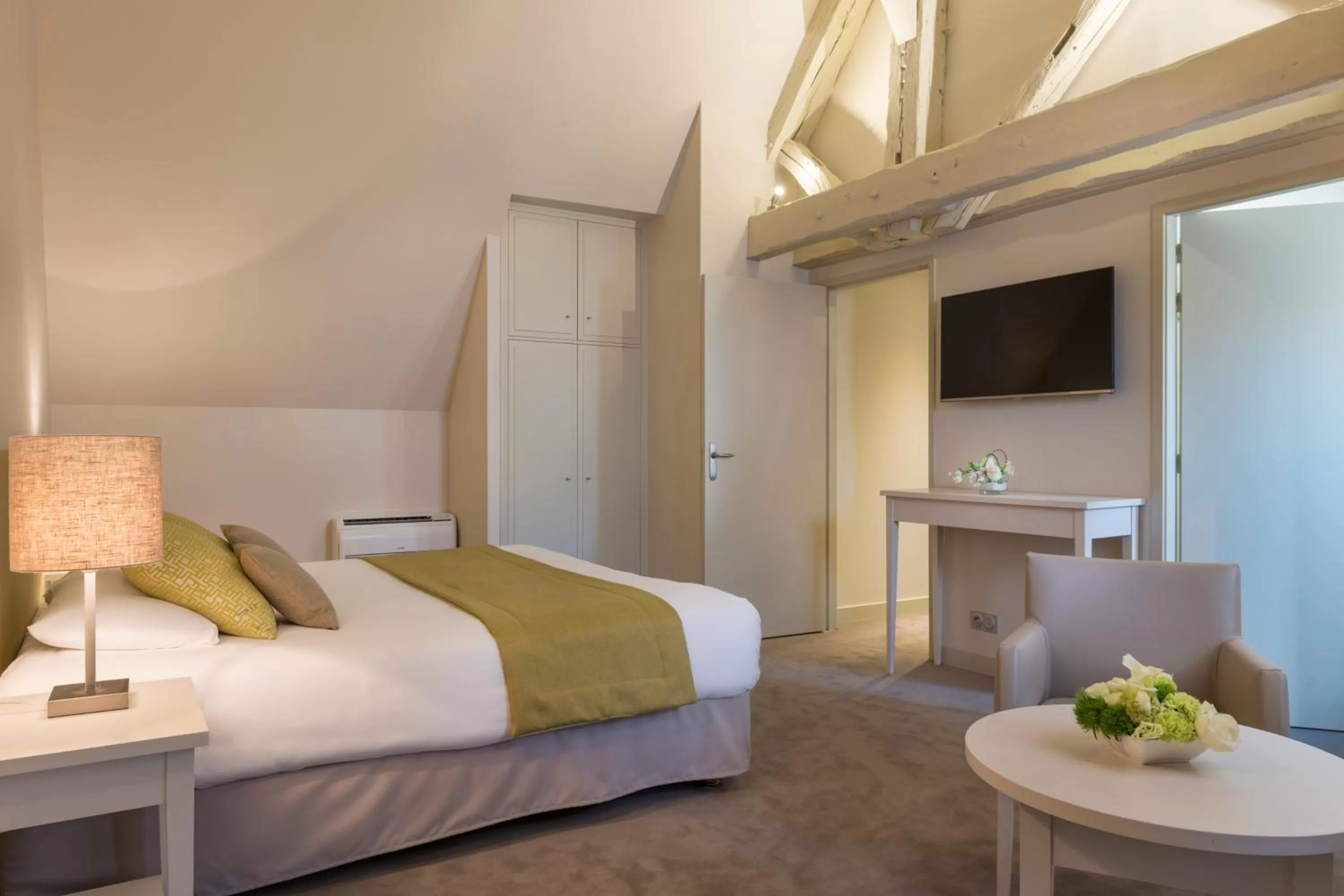 Bedroom, Bed in Hôtel Aux Vieux Remparts, The Originals Relais