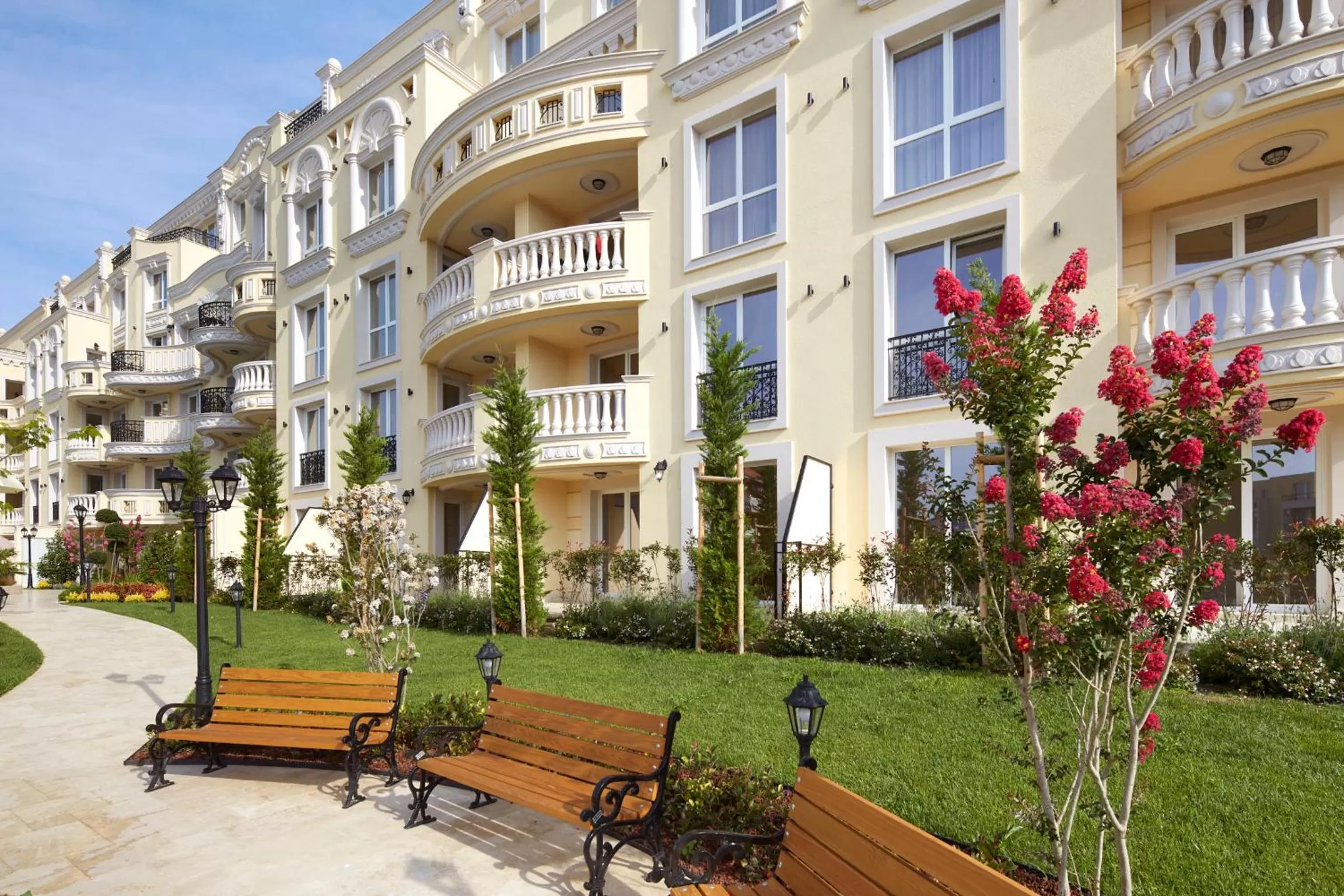 Property building in Bellicity Apart Complex