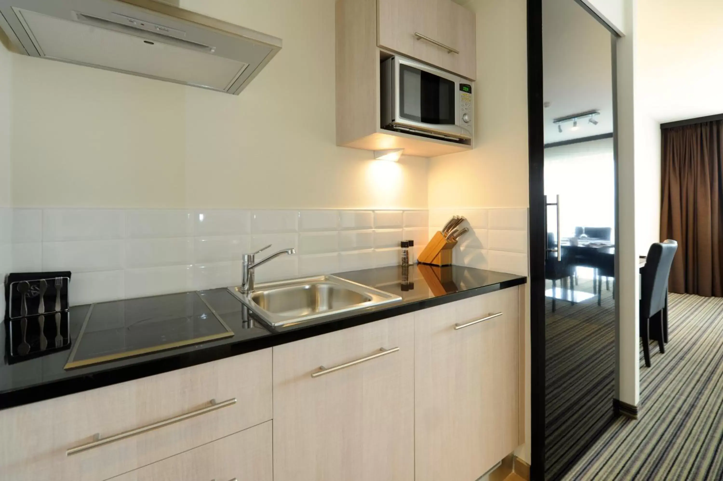 Kitchen or kitchenette, Kitchen/Kitchenette in Hotel Charleroi Airport - Van Der Valk