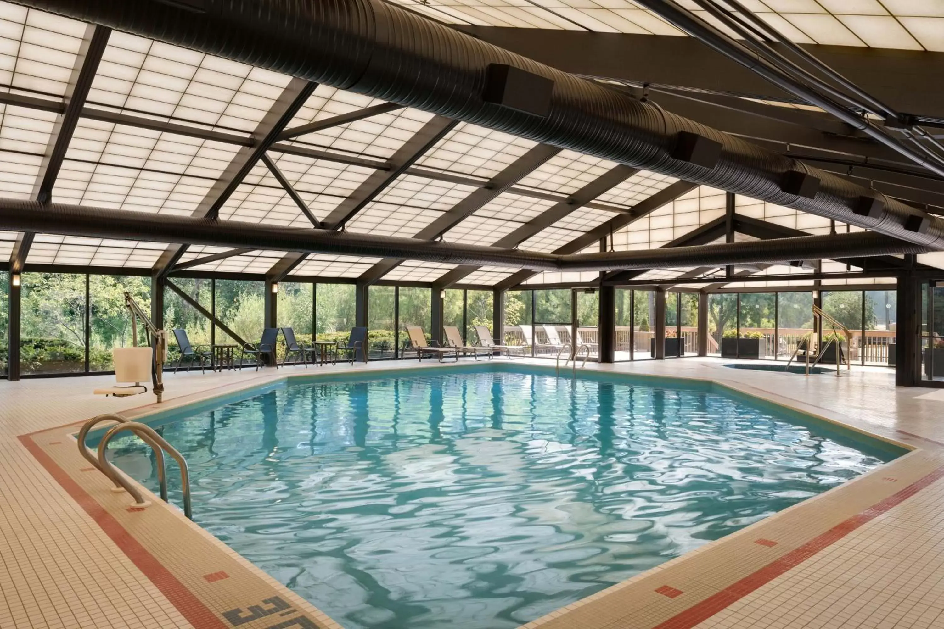 Swimming Pool in Sheraton Madison Hotel
