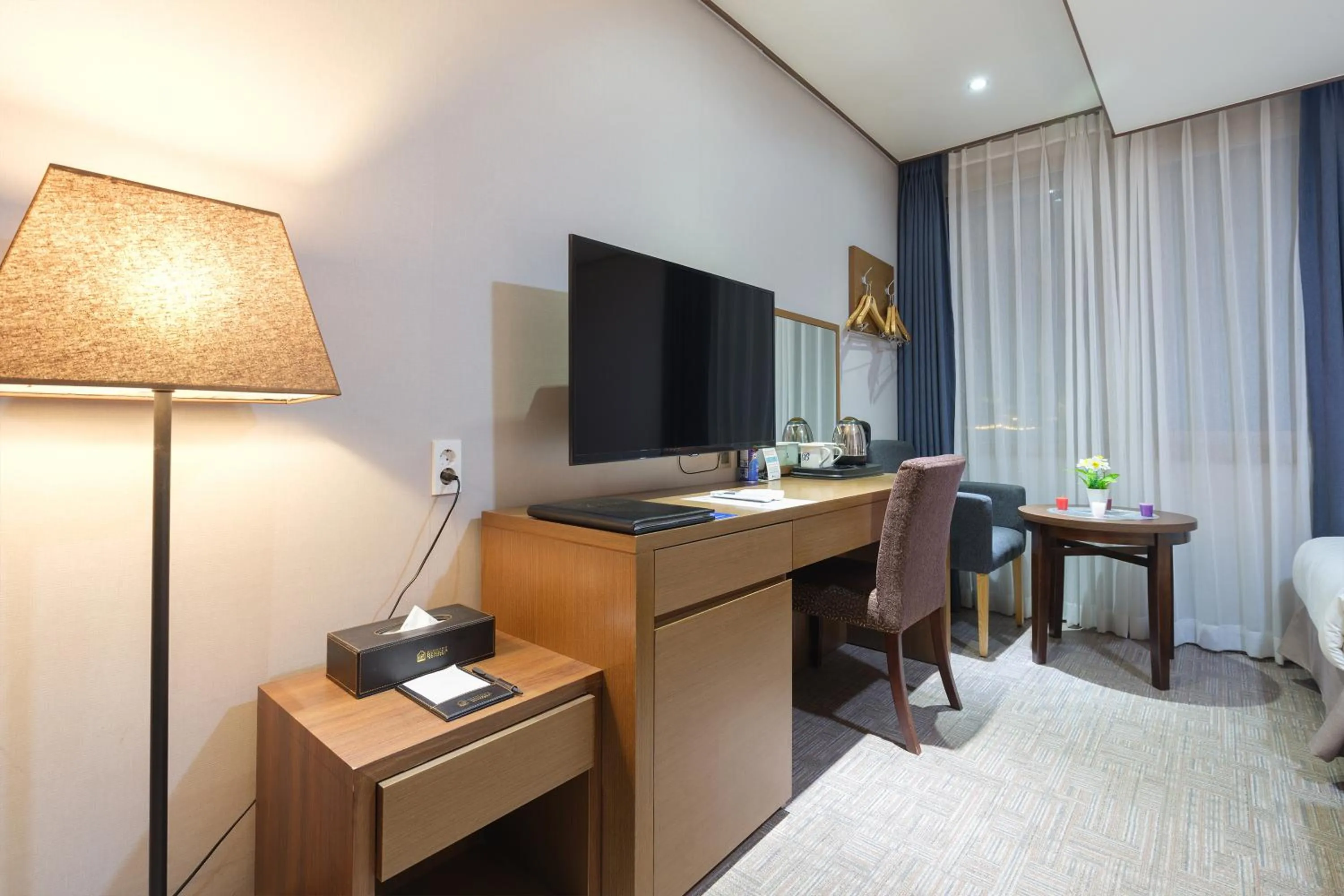 Photo of the whole room in Benikea Hotel Jeju