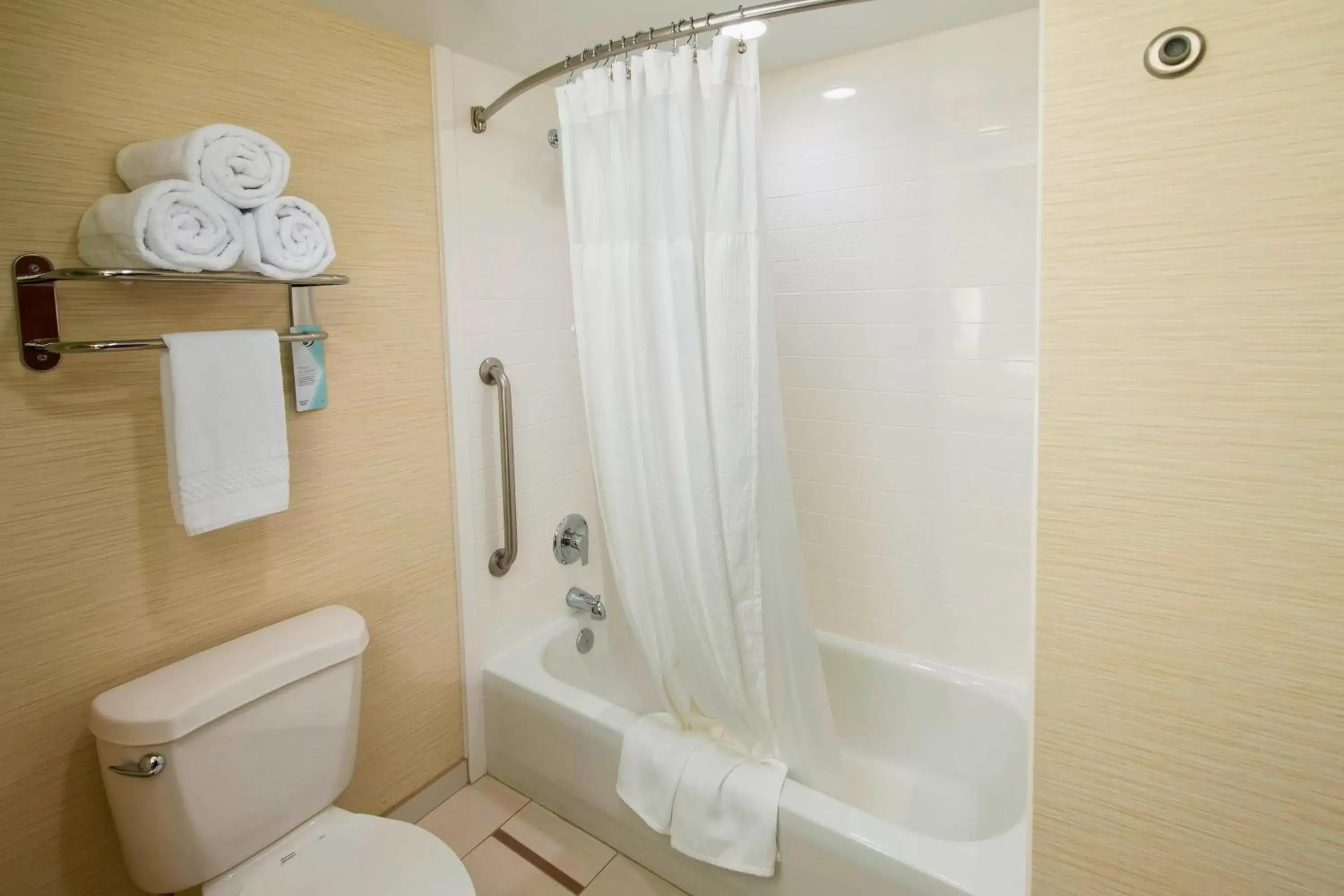 Bathroom in Fairfield Inn & Suites by Marriott Greenville Simpsonville