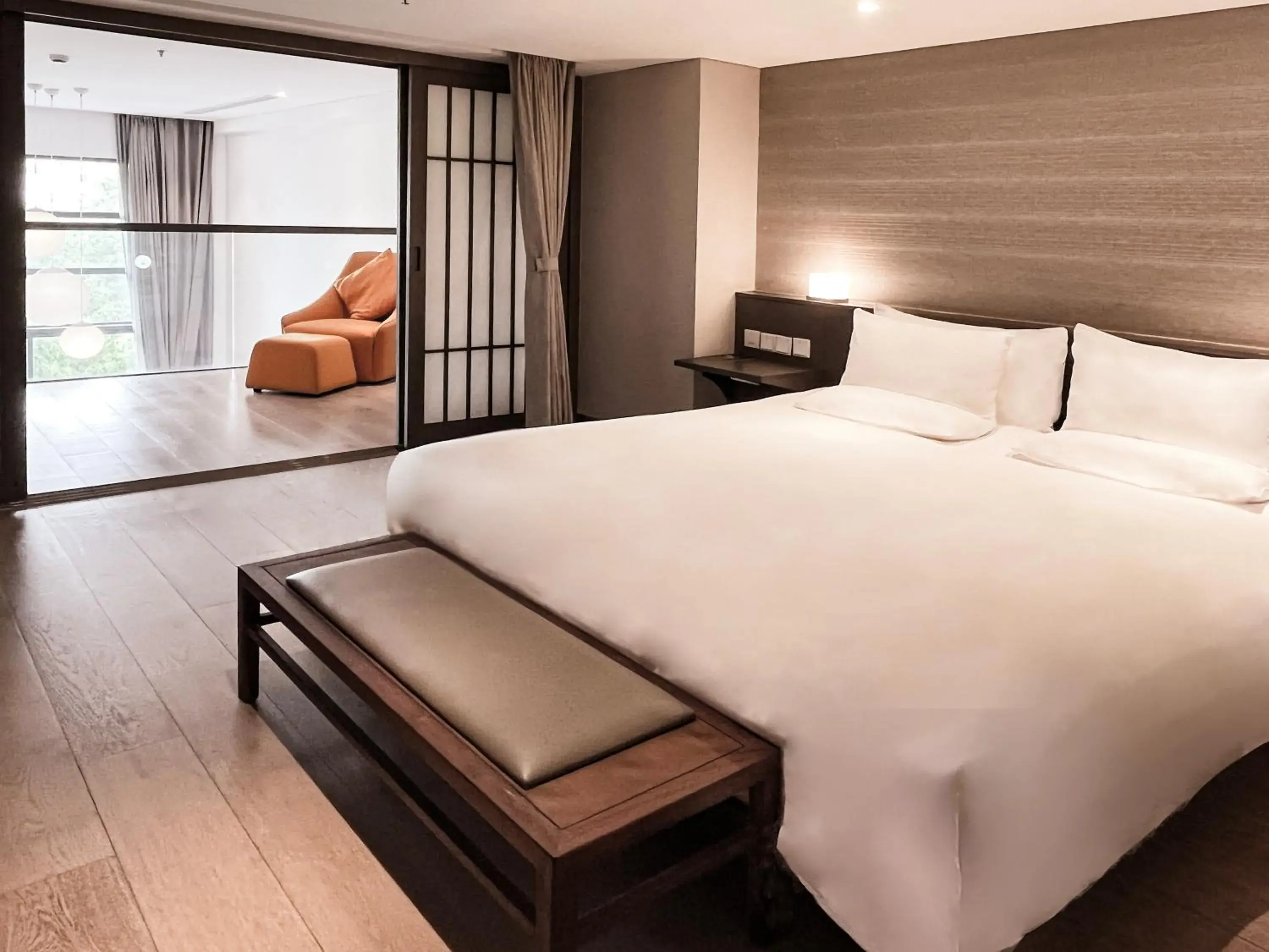 Bedroom, Bed in Novotel Suites Shanghai Hongqiao