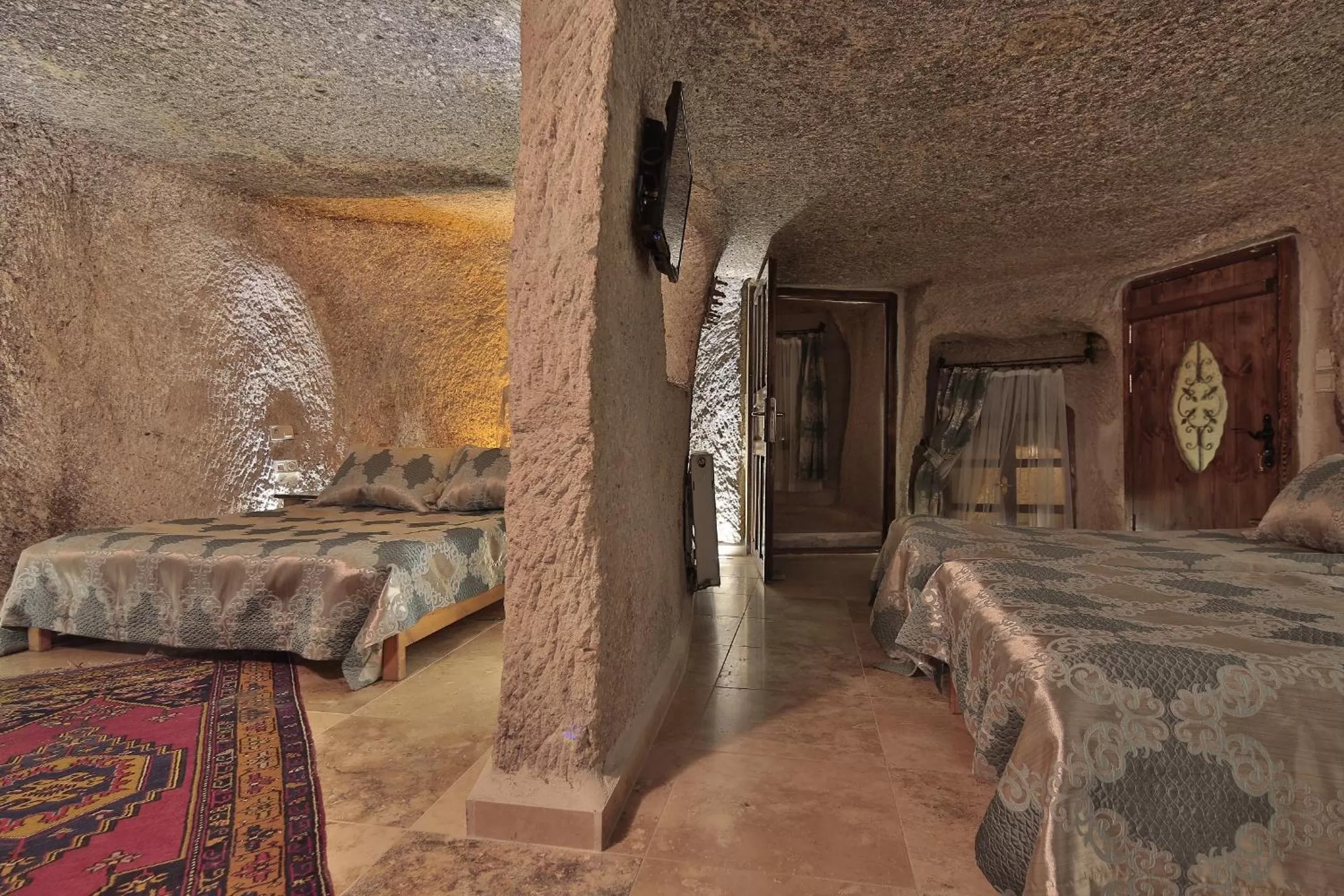 Family Cave Room in Shoestring Cave House