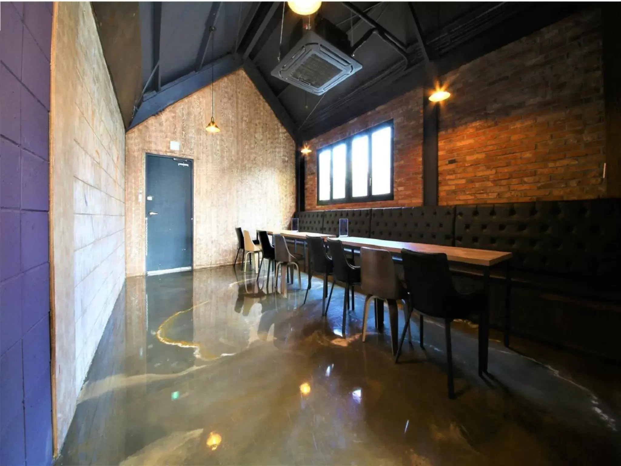 Restaurant/places to eat in Elysee Hotel Restaurant/places to eat in Elysee Hotel